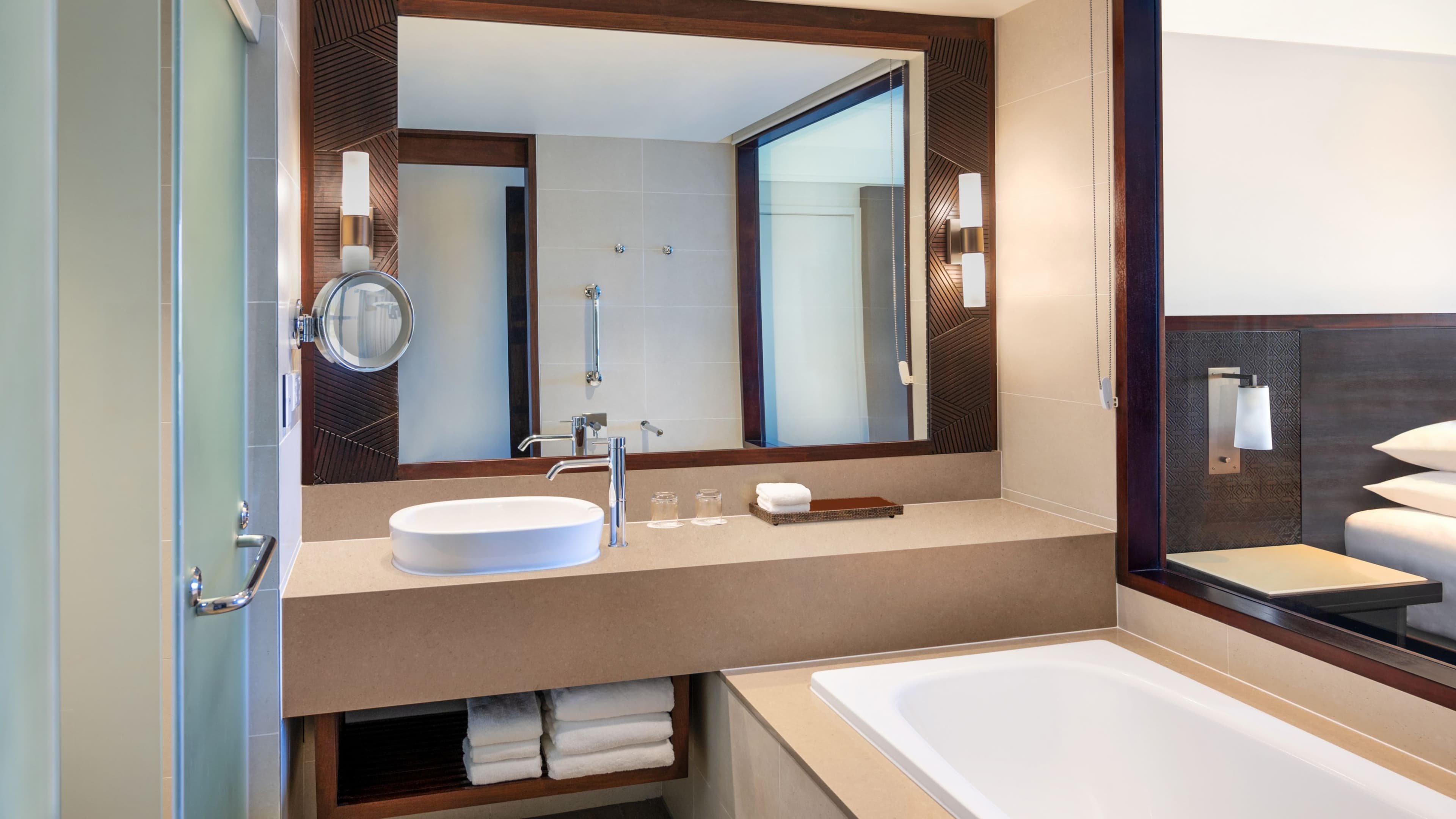 Lagoon Front King - Image 7