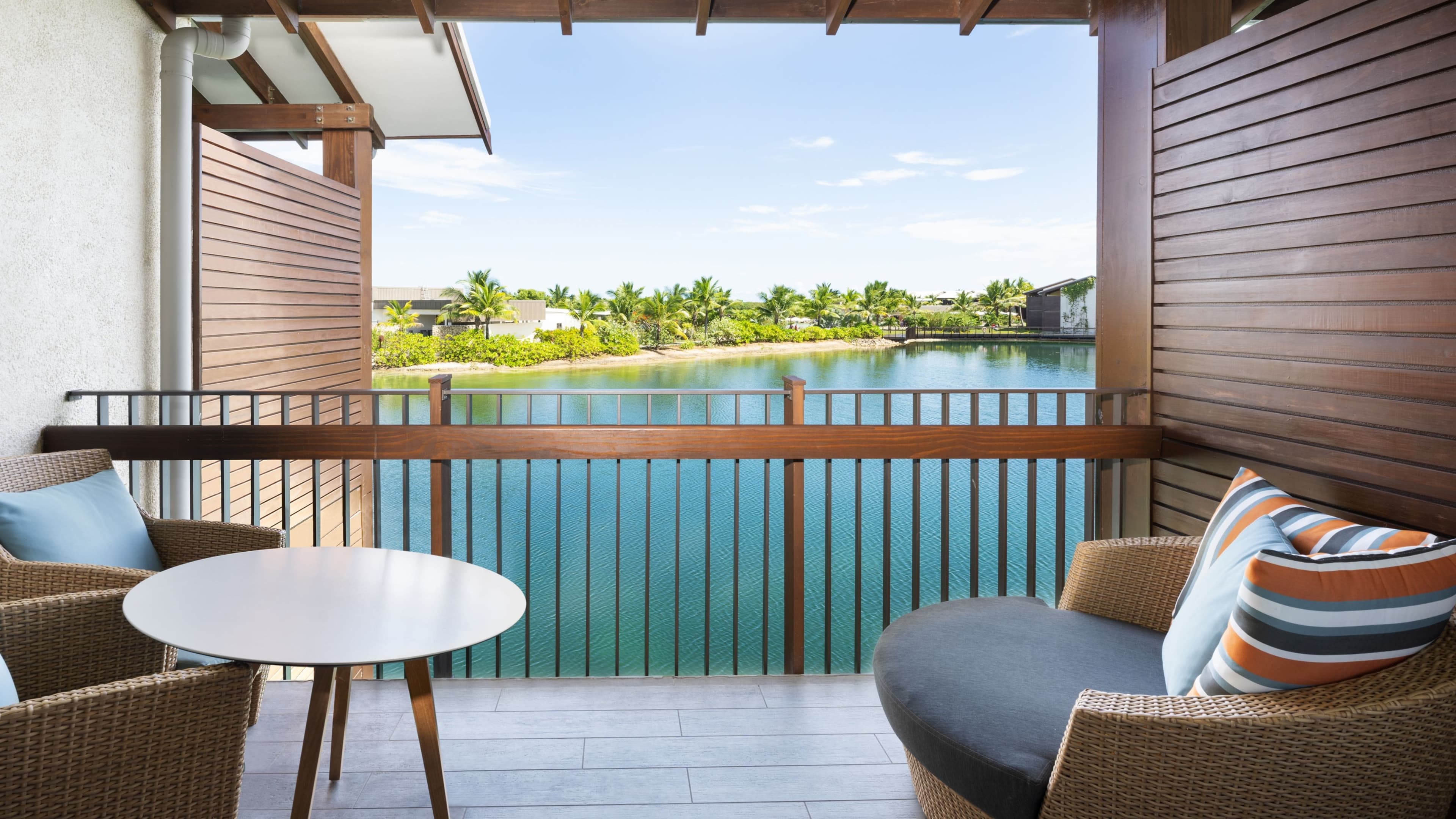 Lagoon Front King - Image 3