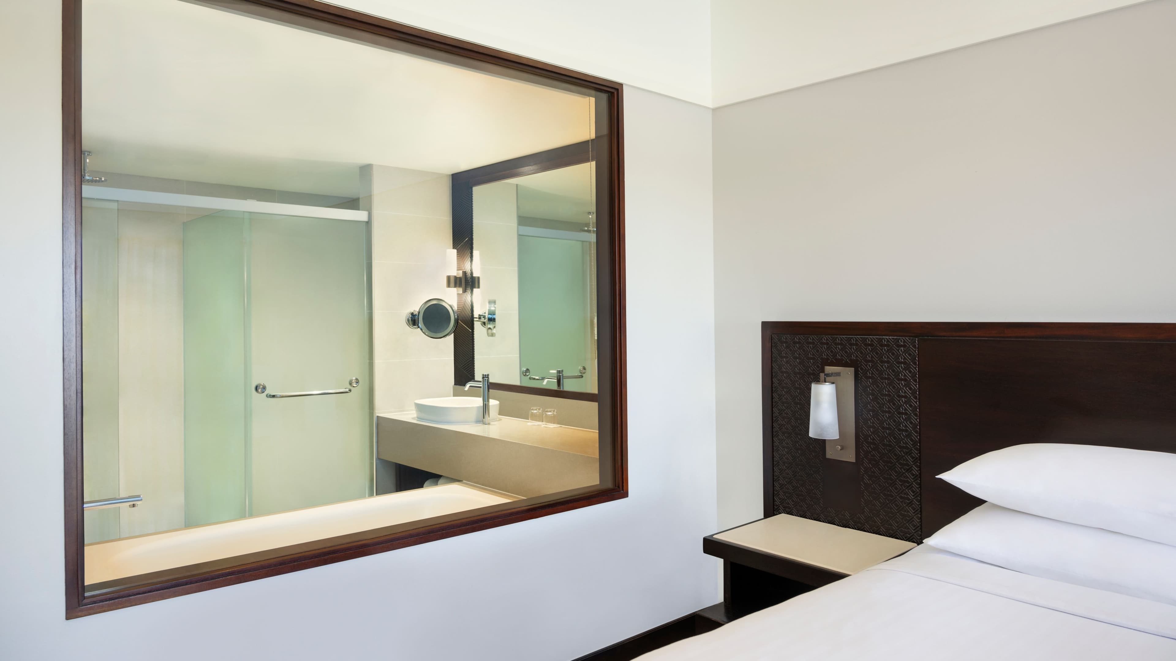 Lagoon Front King - Image 5