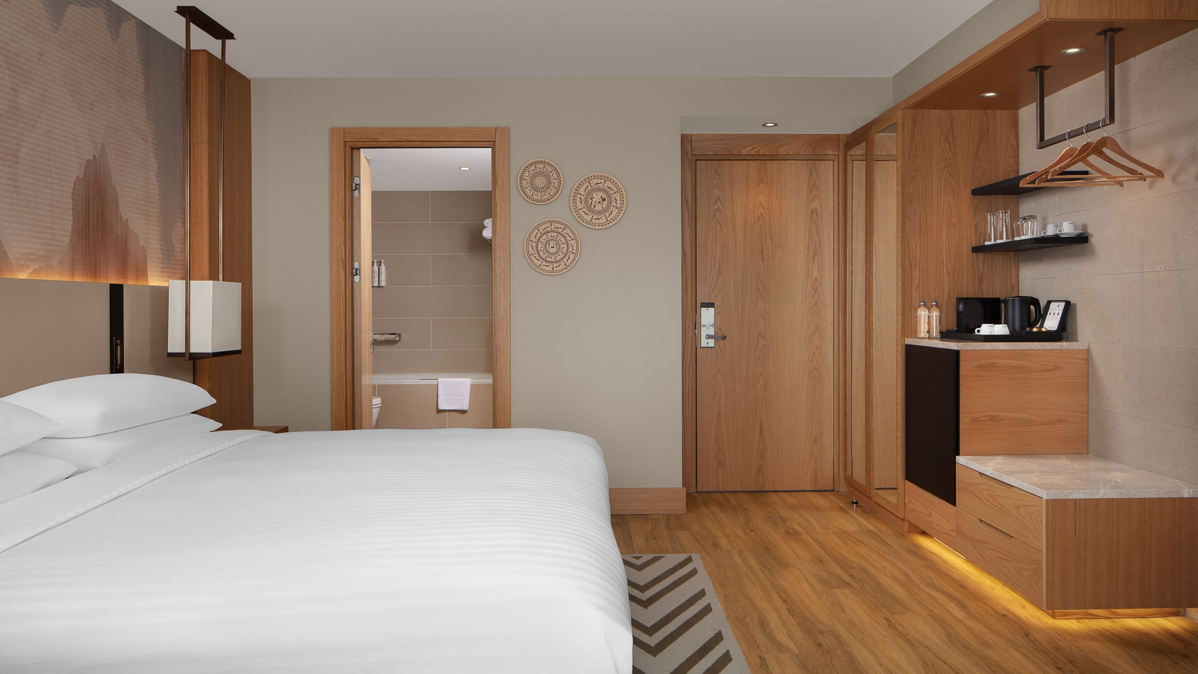 M Club King Room - Image 1