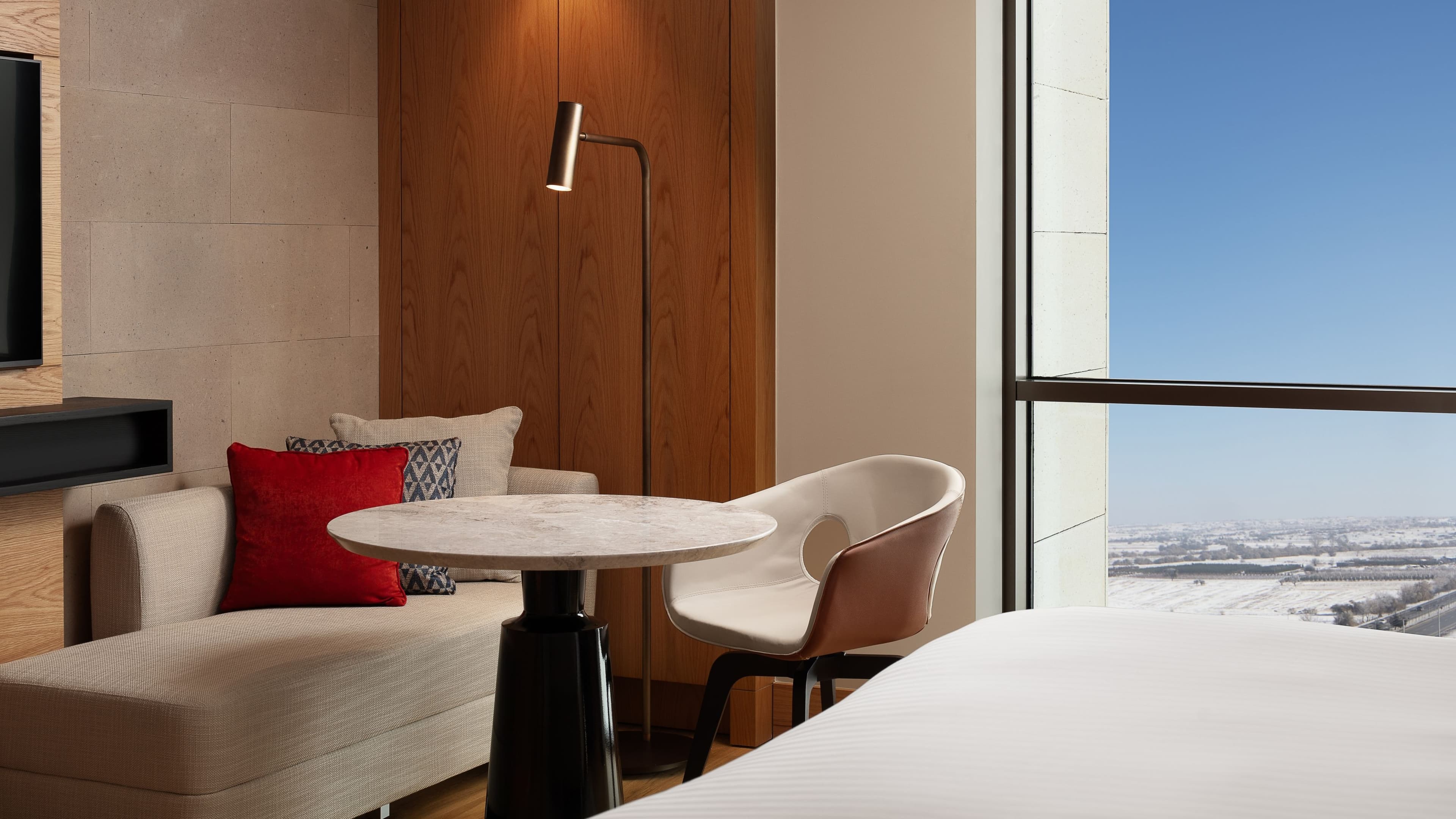M Club King Room - Image 3