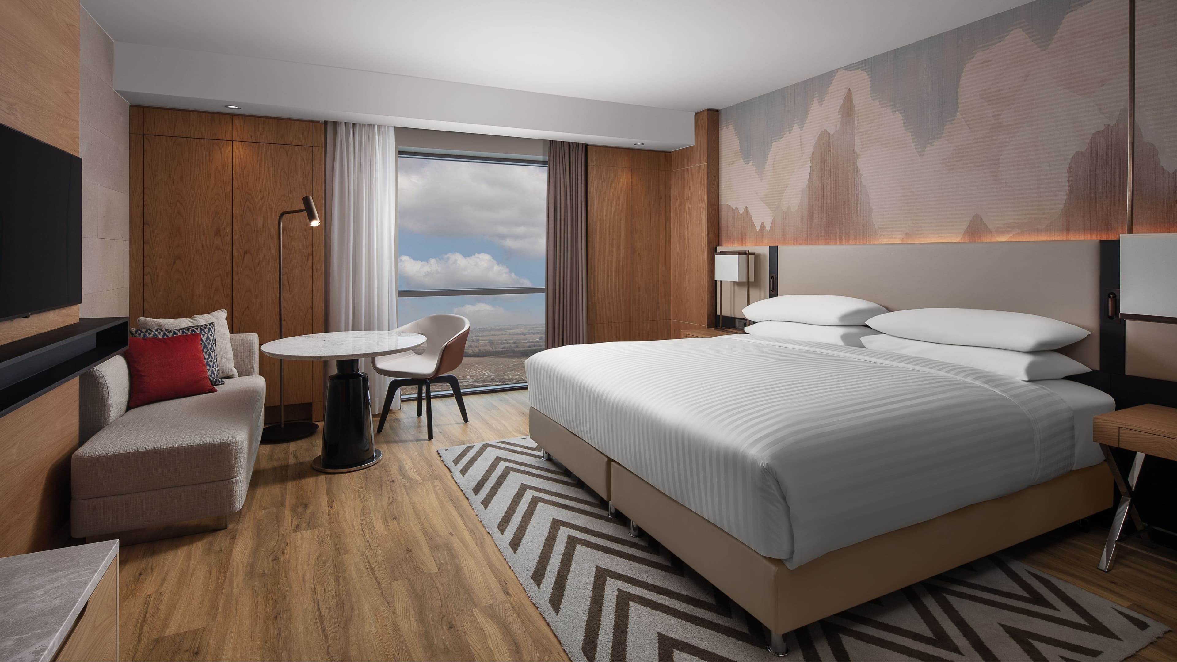 M Club King Room - Image 2