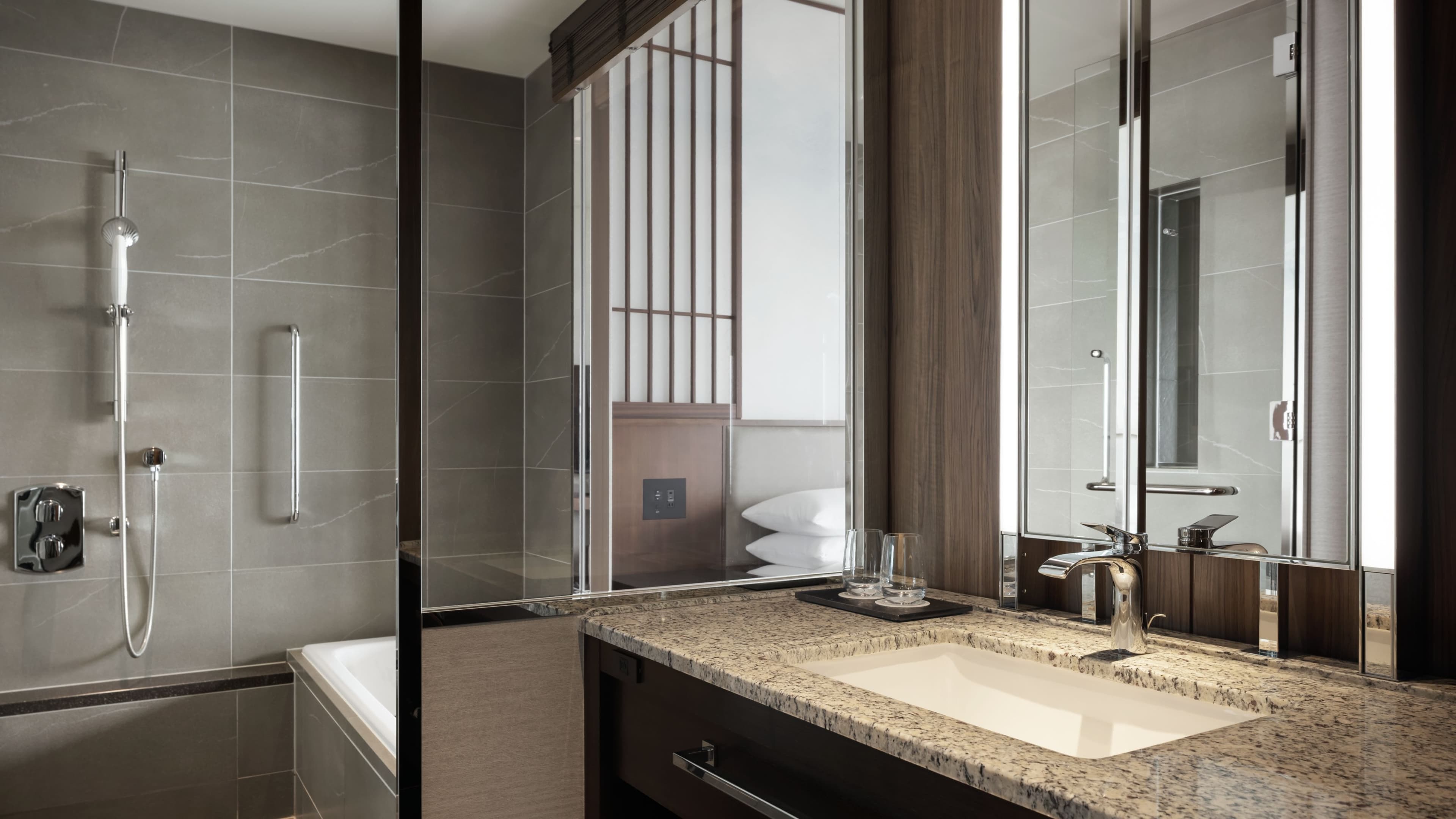 Osaka Marriott Miyako Hotel — 10