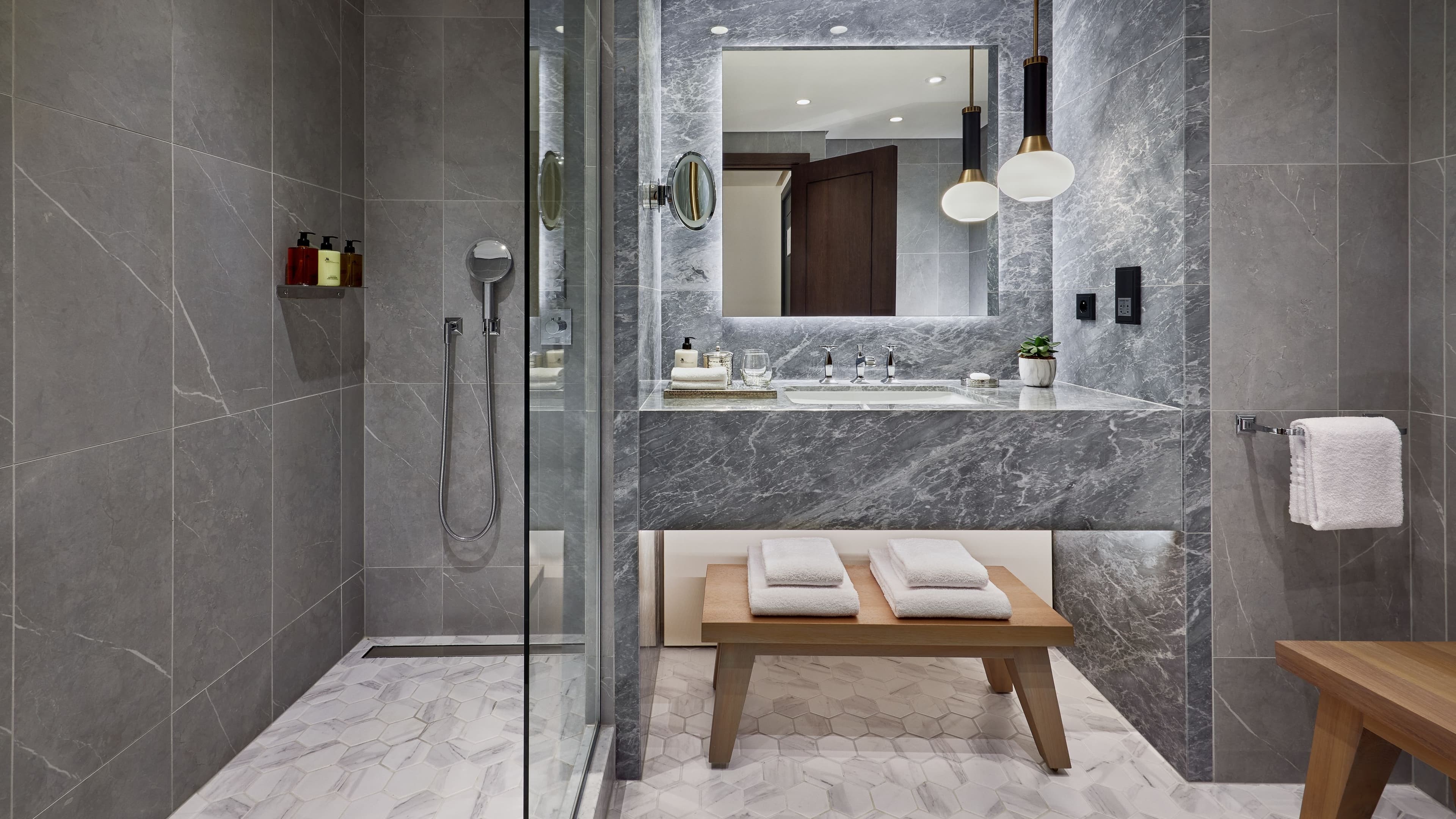 Parisian Junior Suite - Image 5