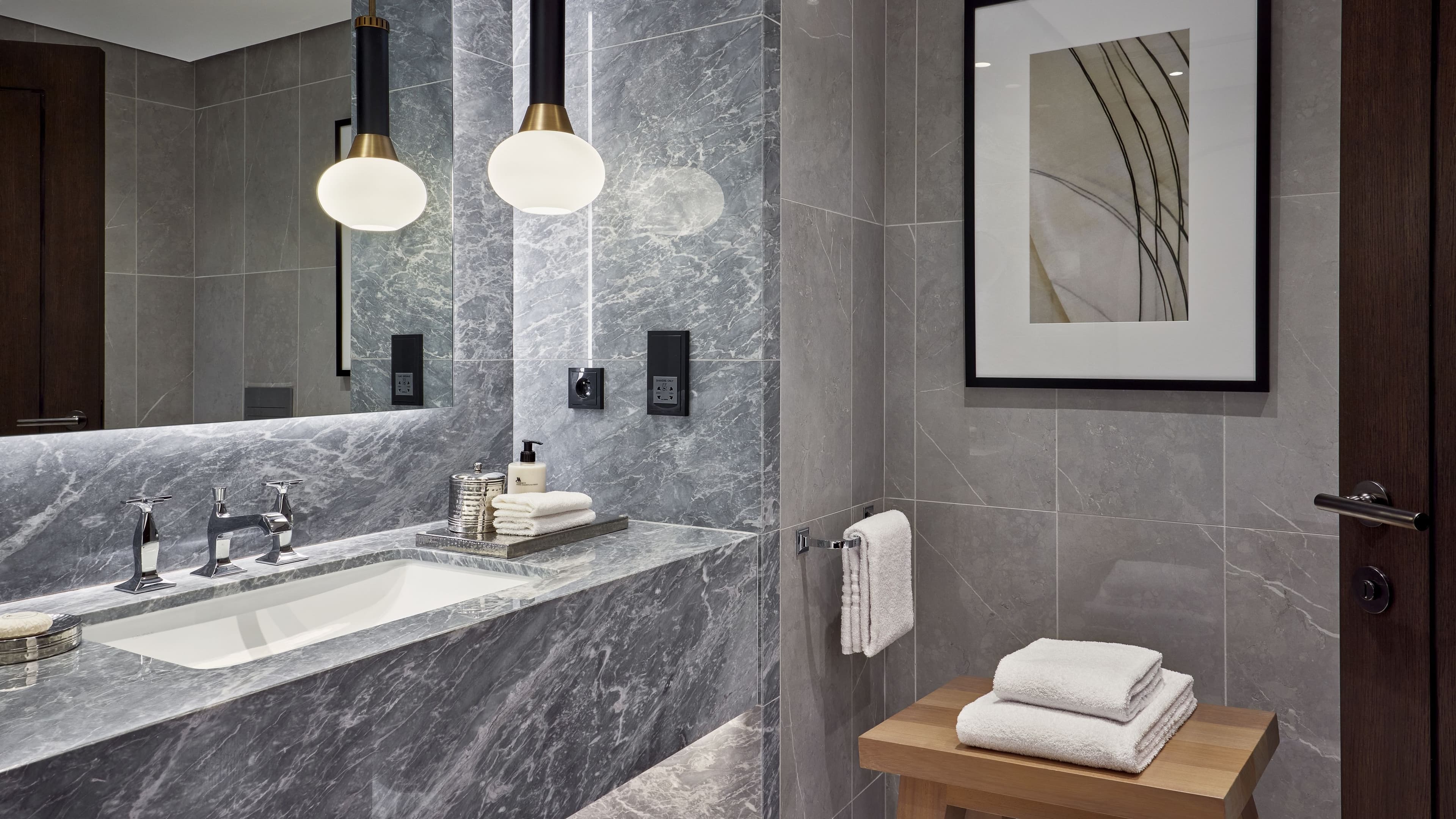 Parisian Junior Suite - Image 6