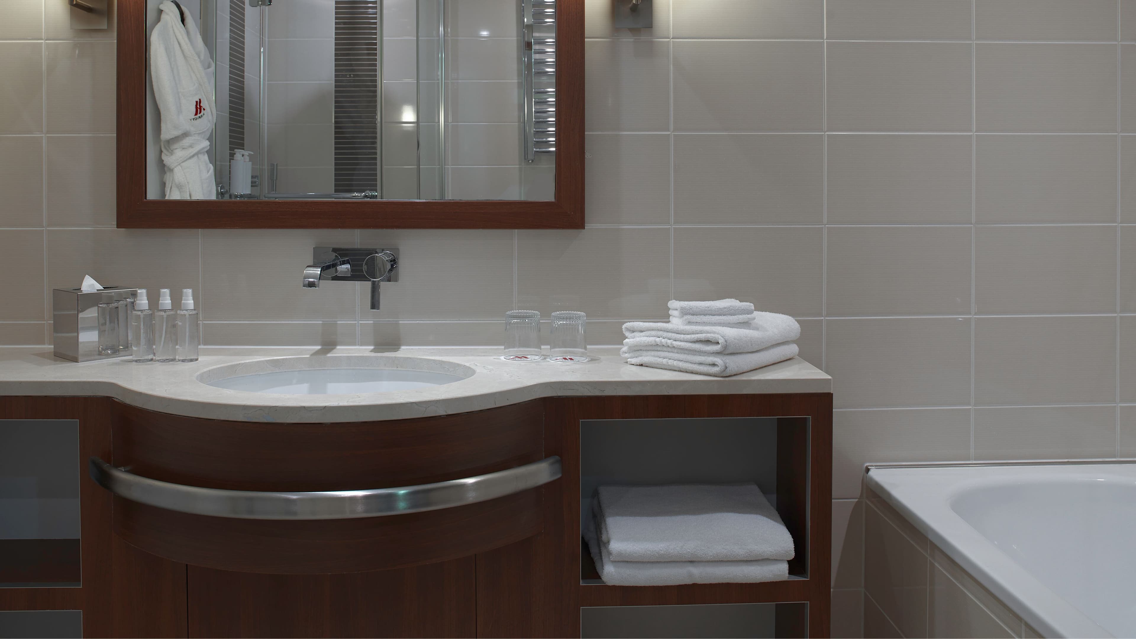 Junior Suite - Image 3