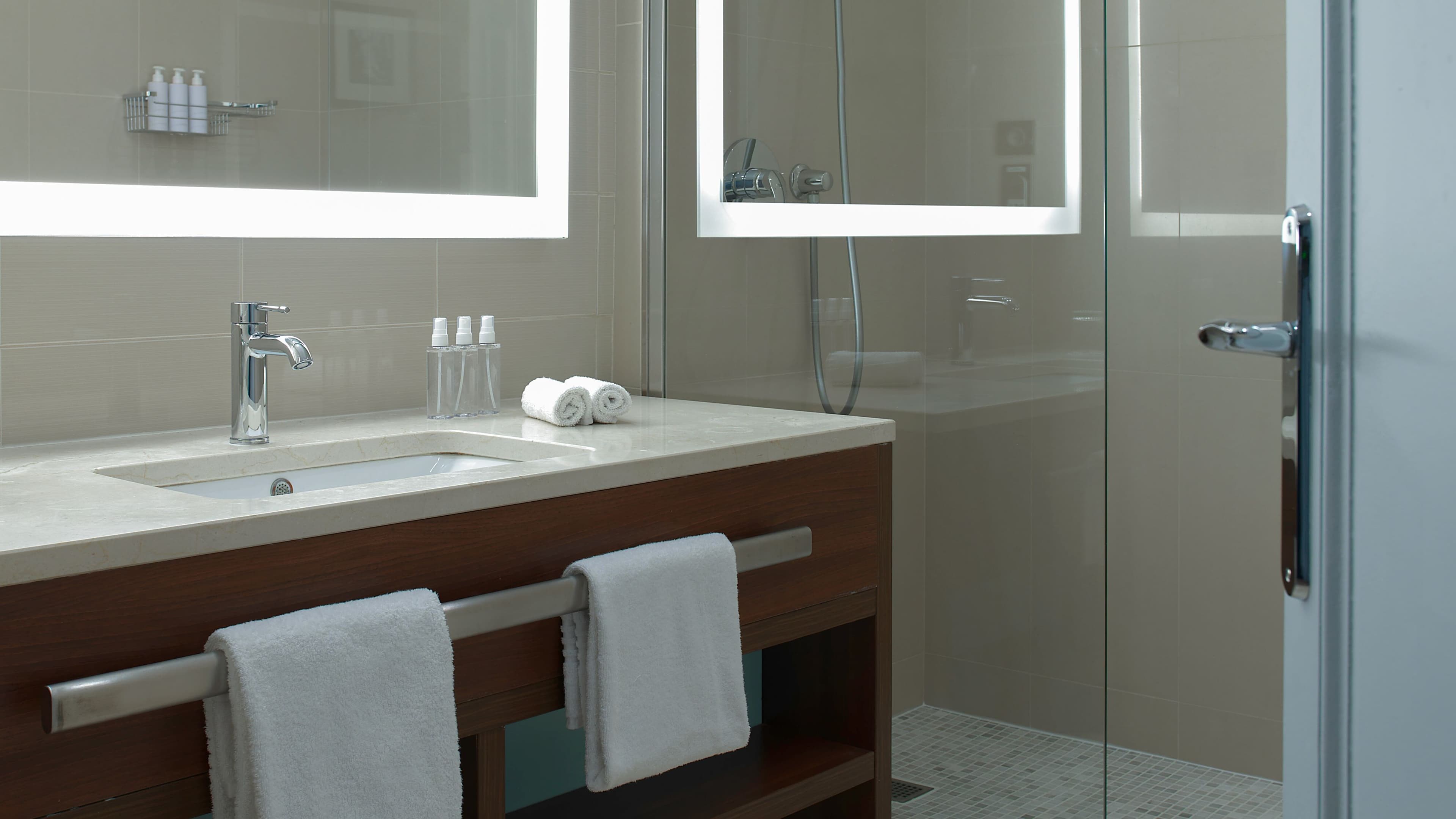 Superior Room King - Image 3
