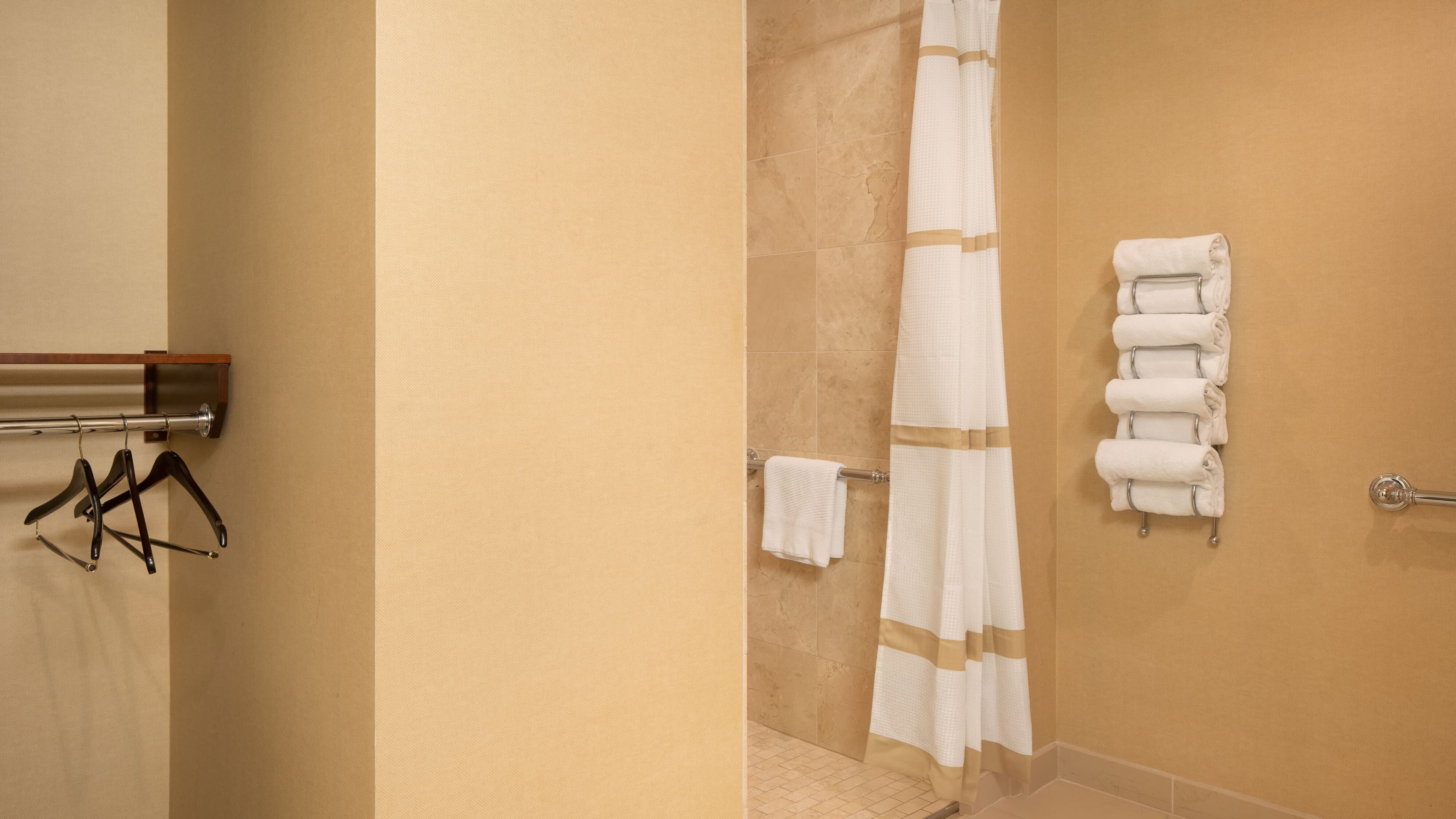1 Bedroom 2 room Suite - Image 5