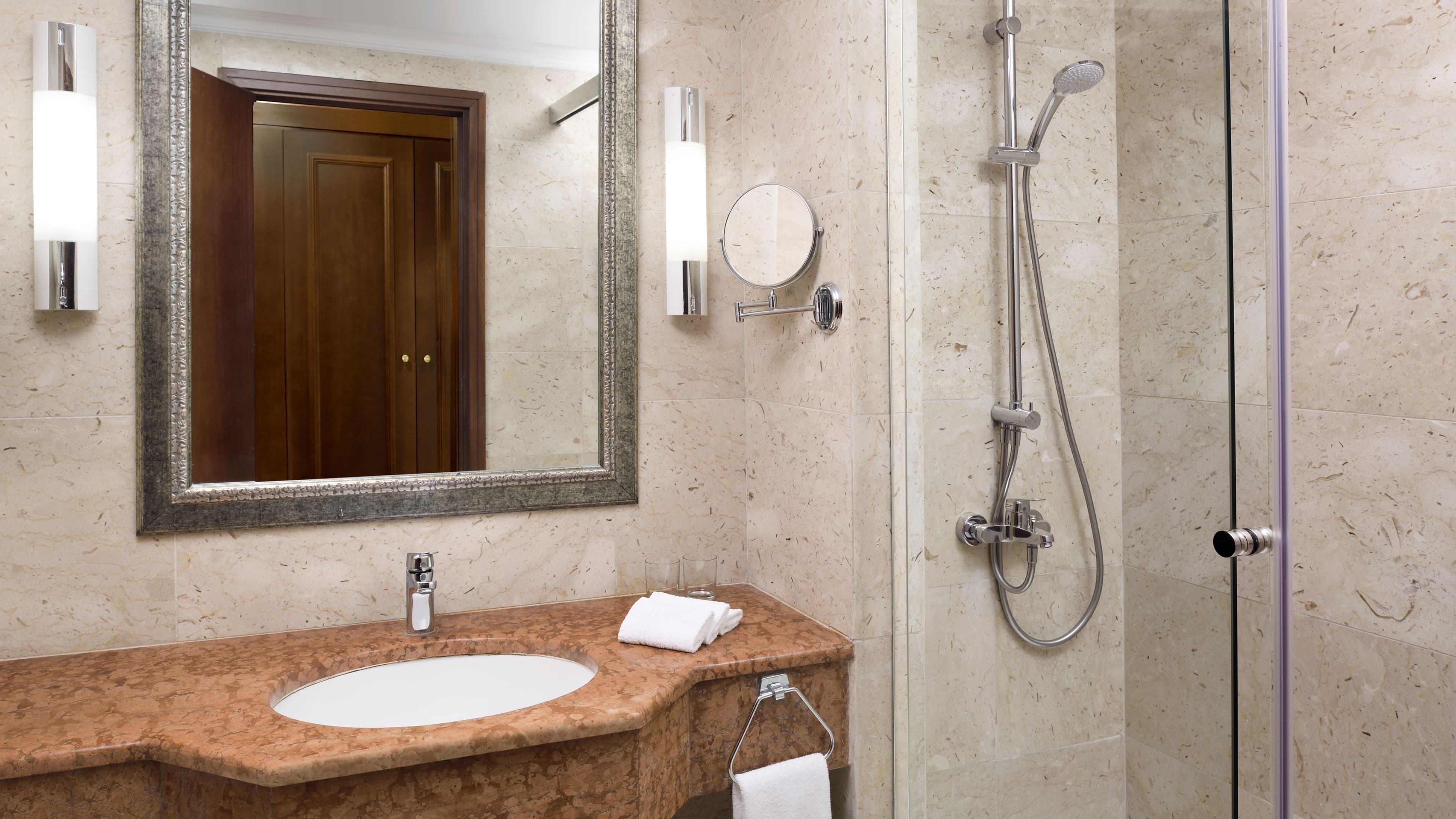 Deluxe Room - Image 2
