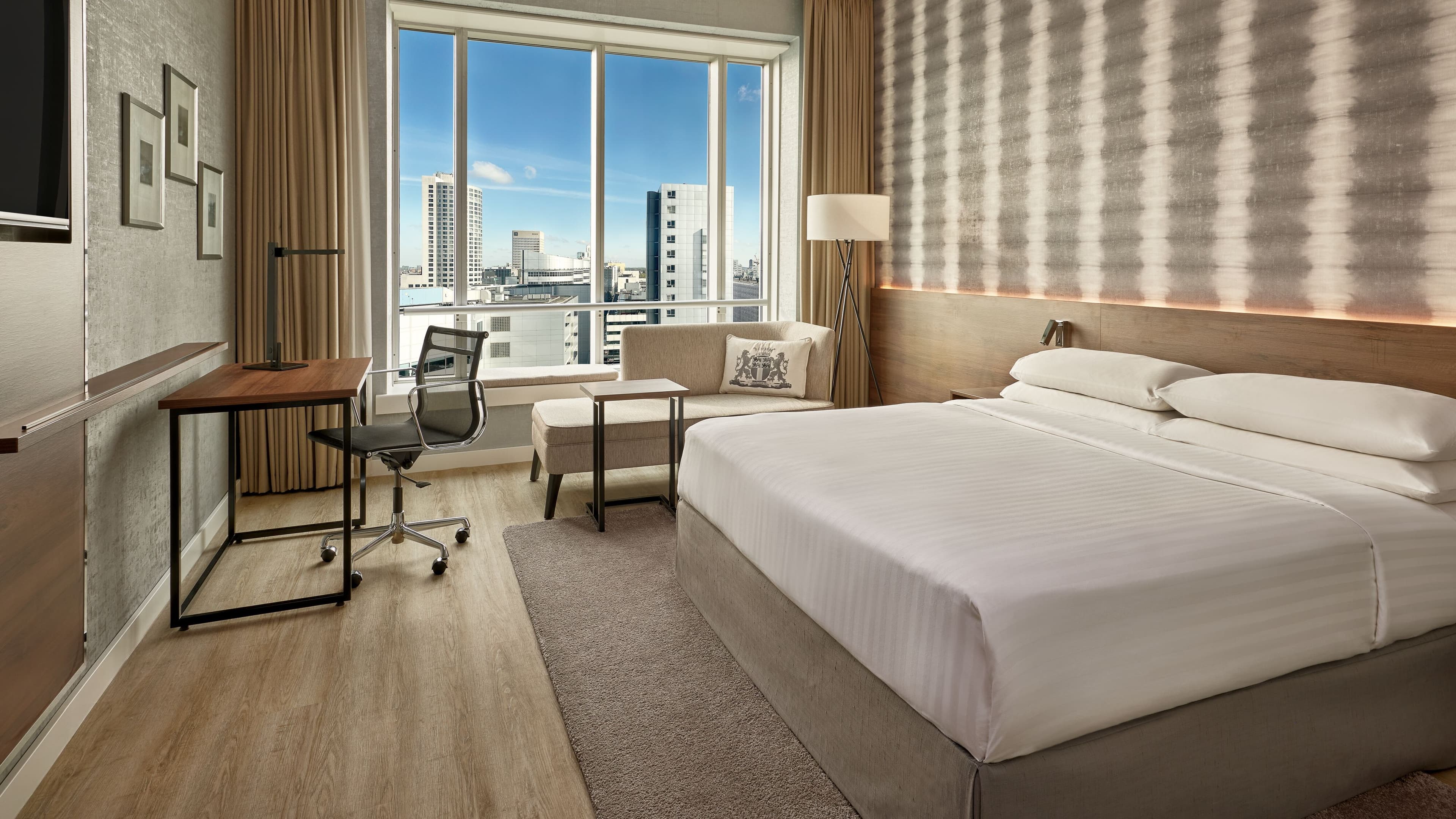 Rotterdam Marriott Hotel - Image 2