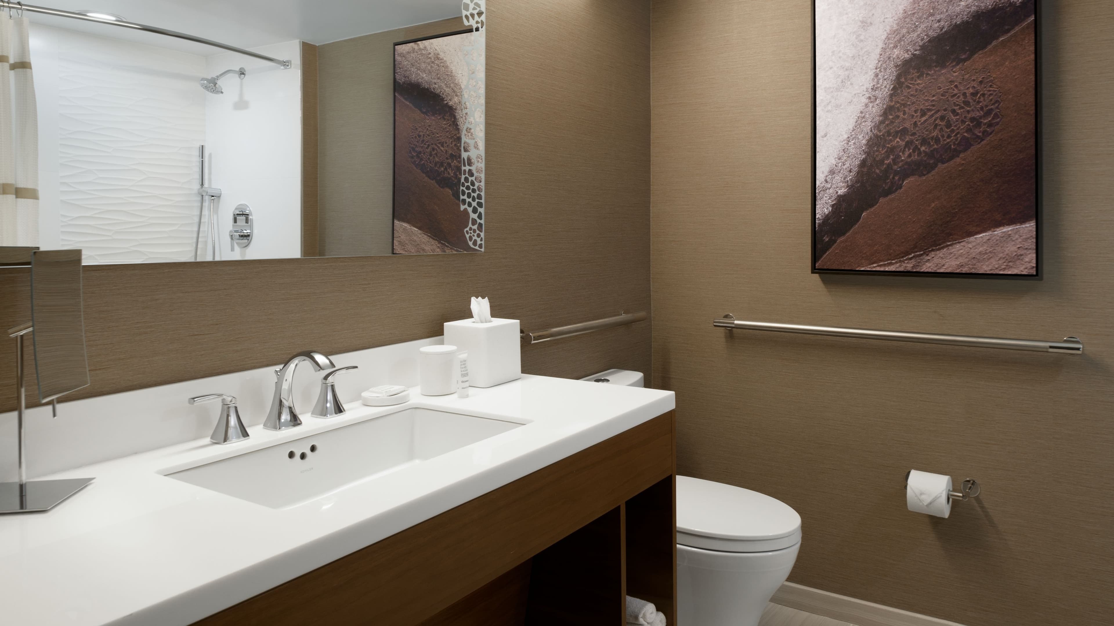 Guest Room WIth King - Image 6