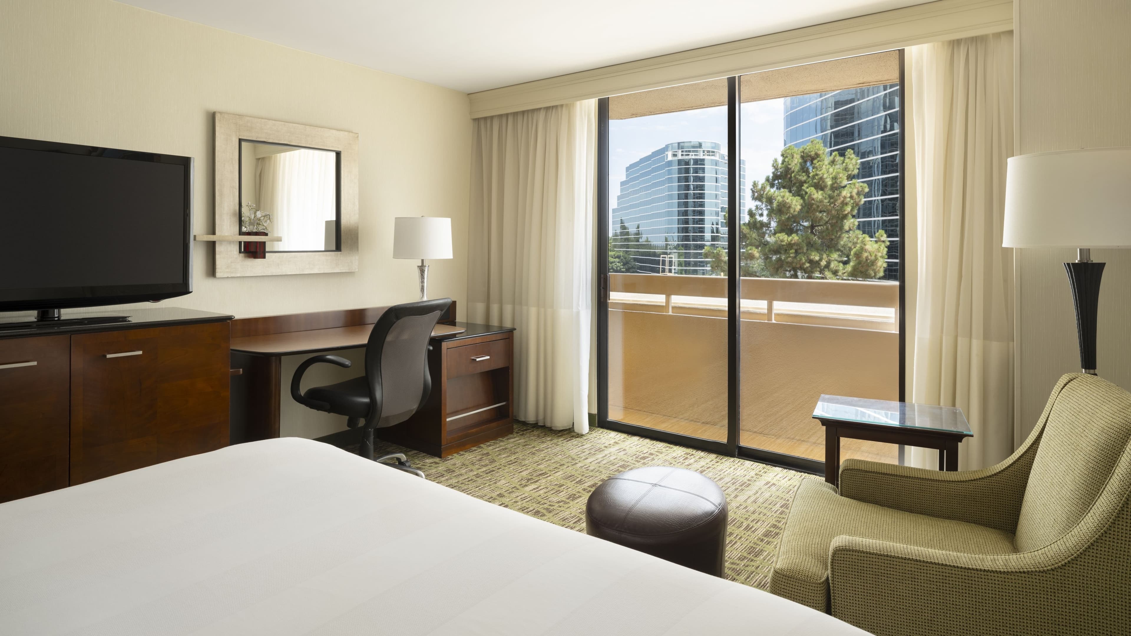 Holiday Inn Express & Suites La Jolla – Windansea Beach - Image 3