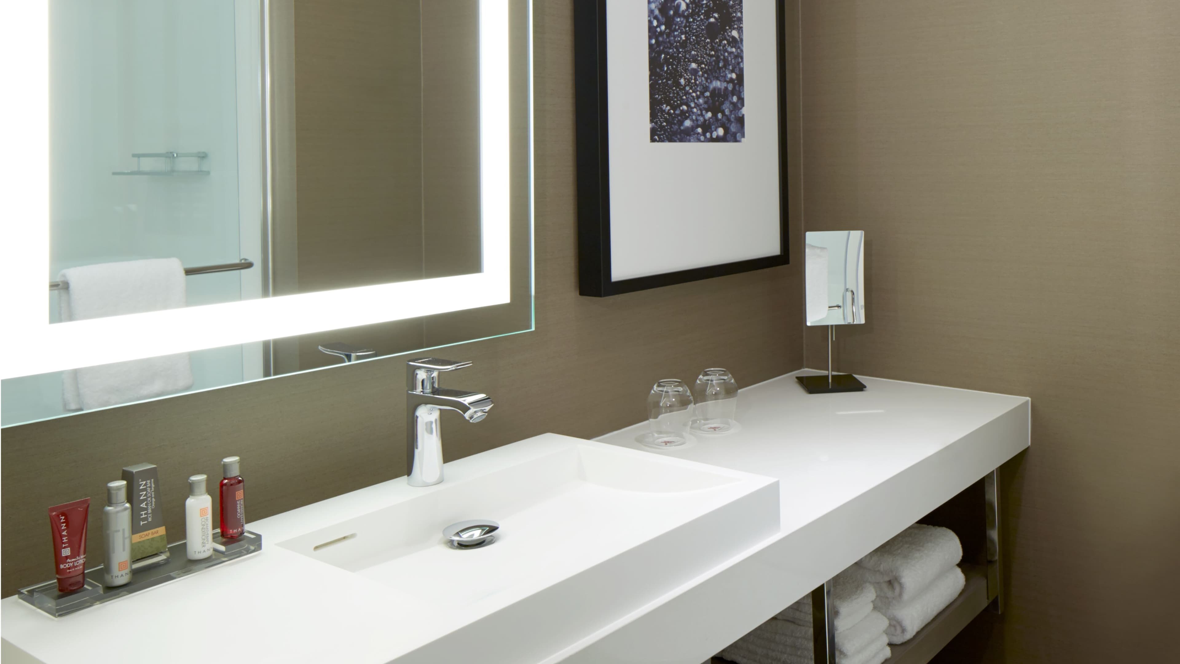 Deluxe Guest room - Image 6