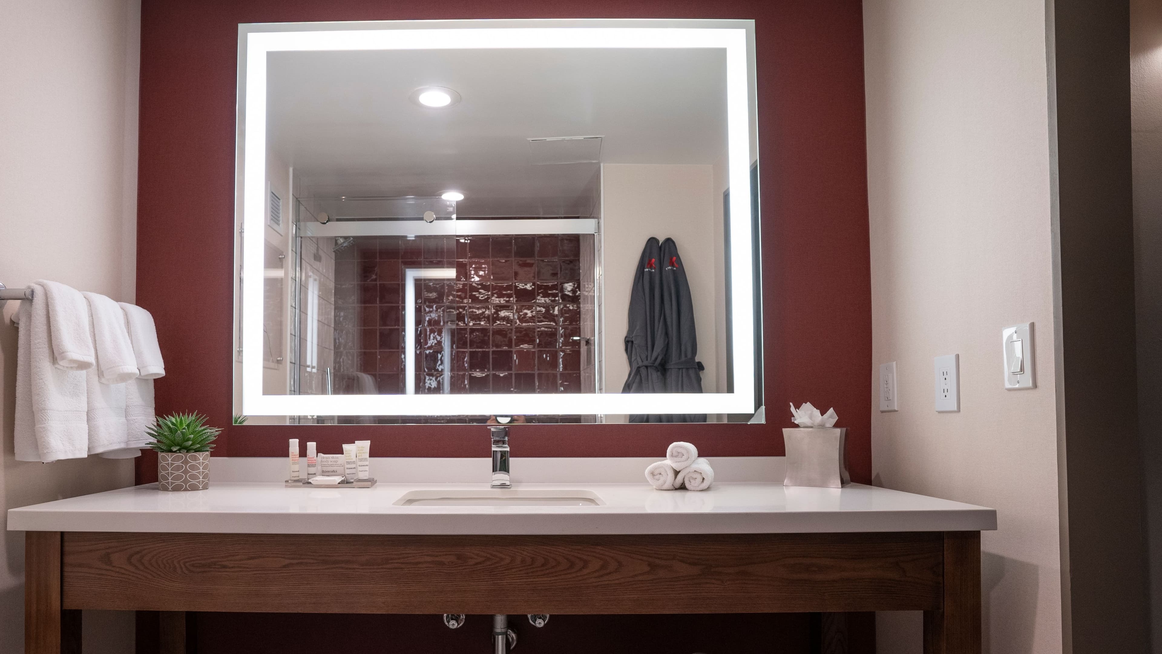 Holiday Inn Express & Suites San Francisco Fishermans Wharf — 9