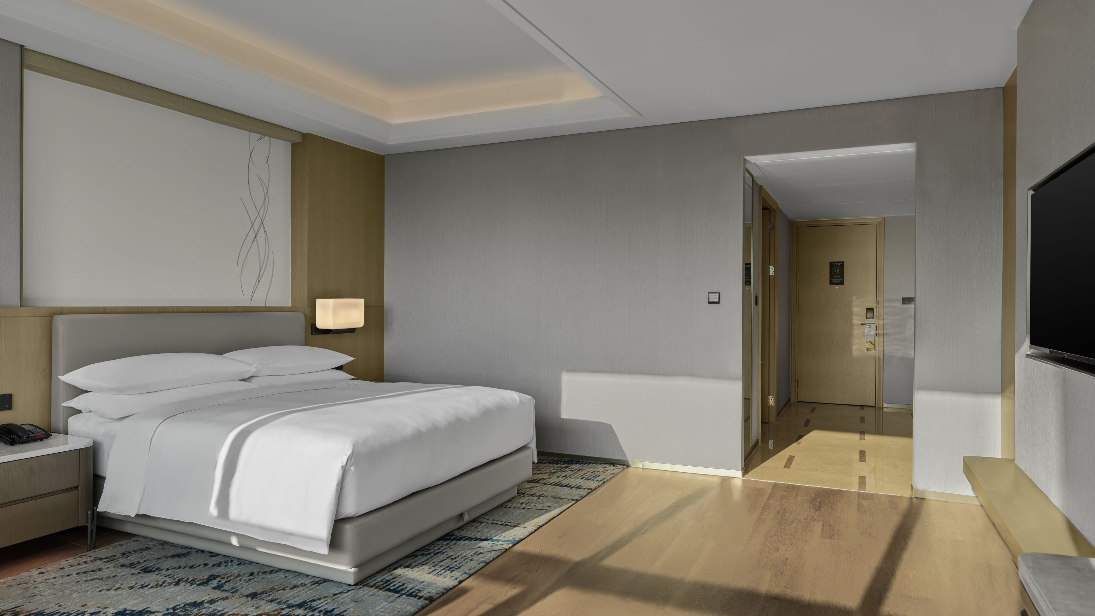 Deluxe City View King - Image 2