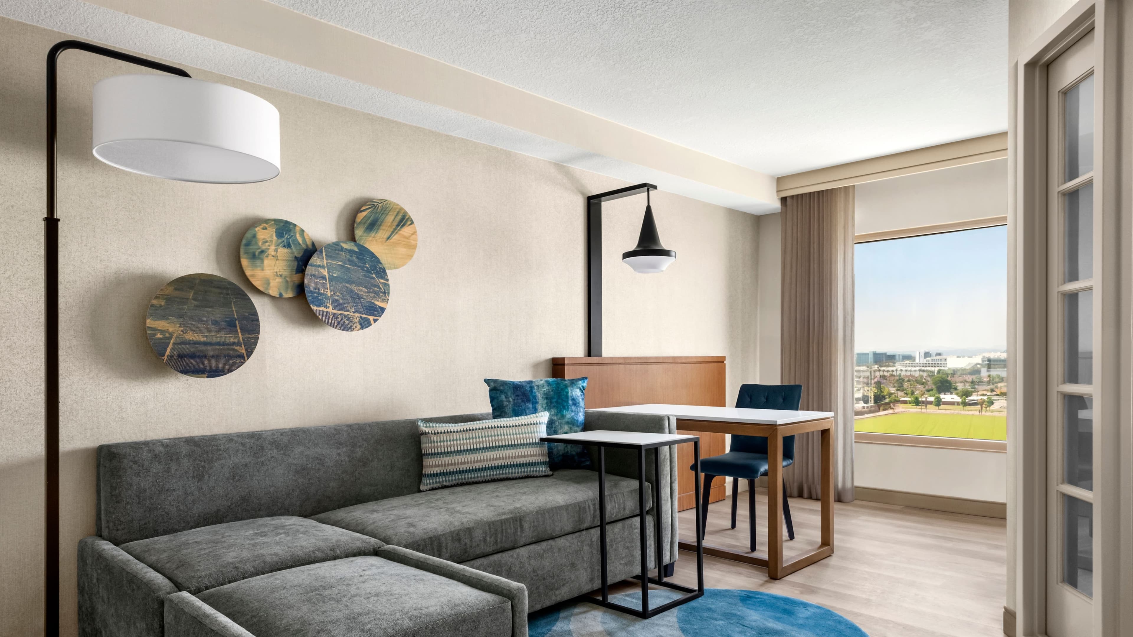 Suite - Image 1