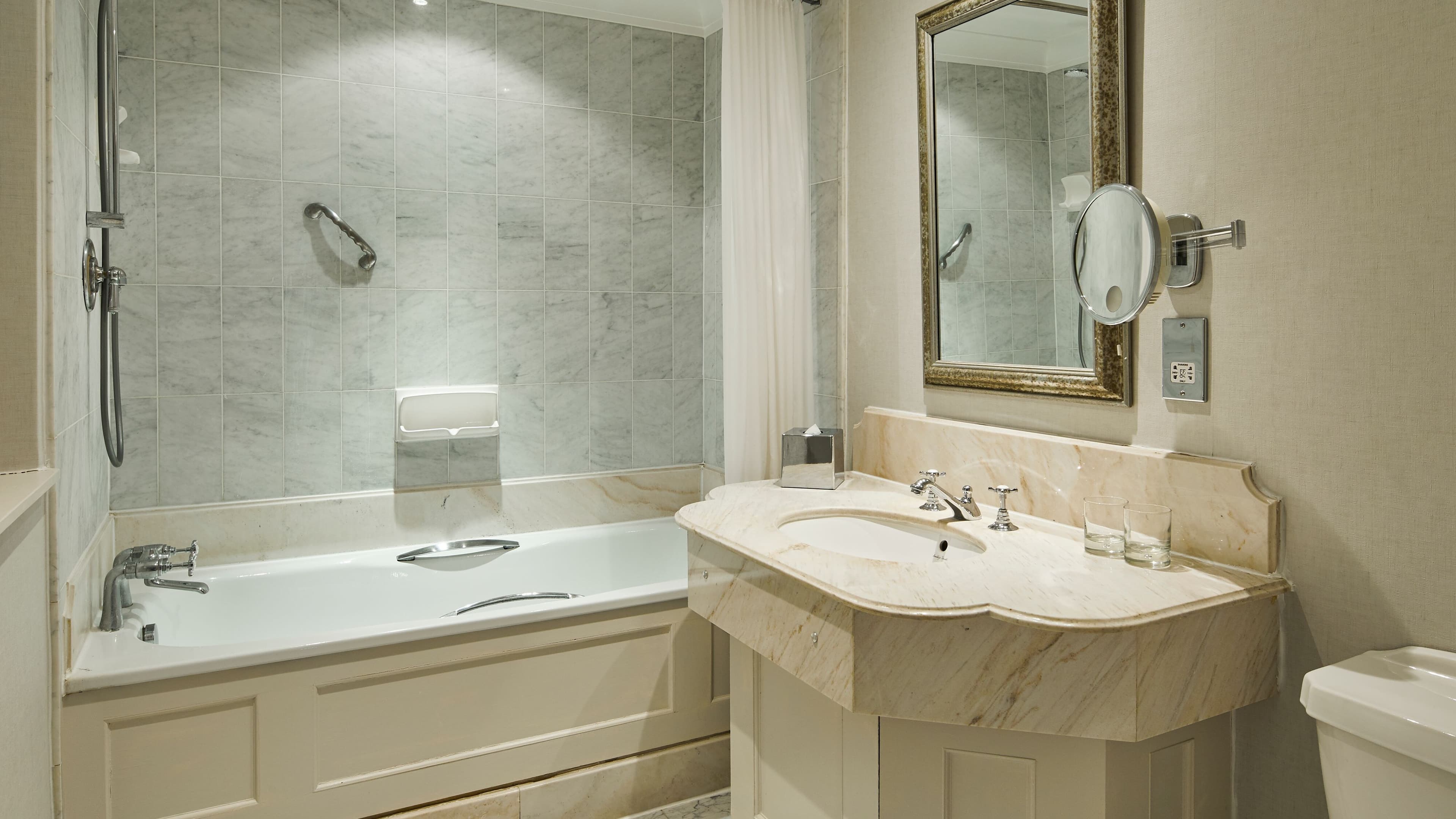 Hanbury Manor Marriott Hotel & Country Club — 12