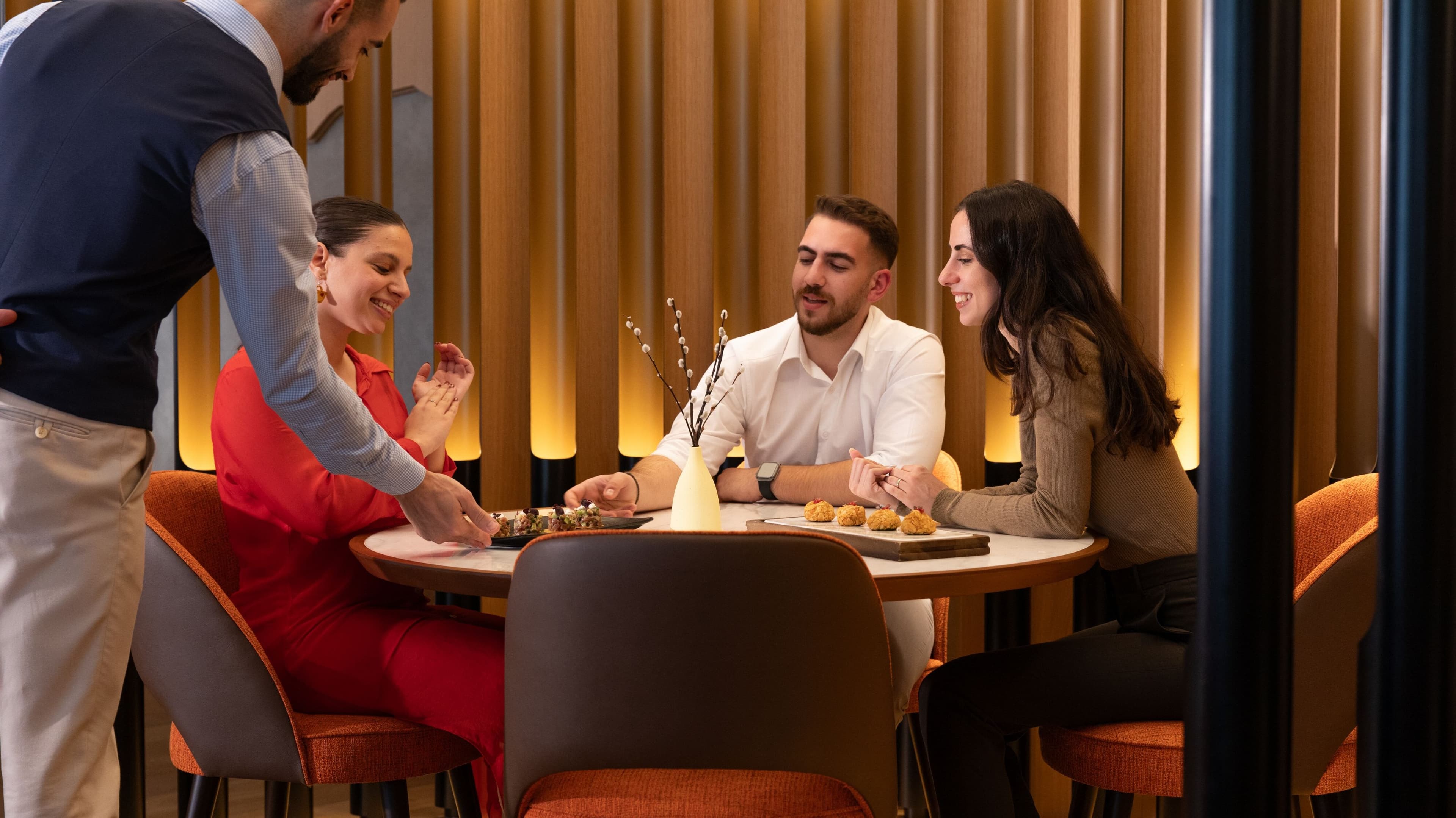 Club Room - Image 8