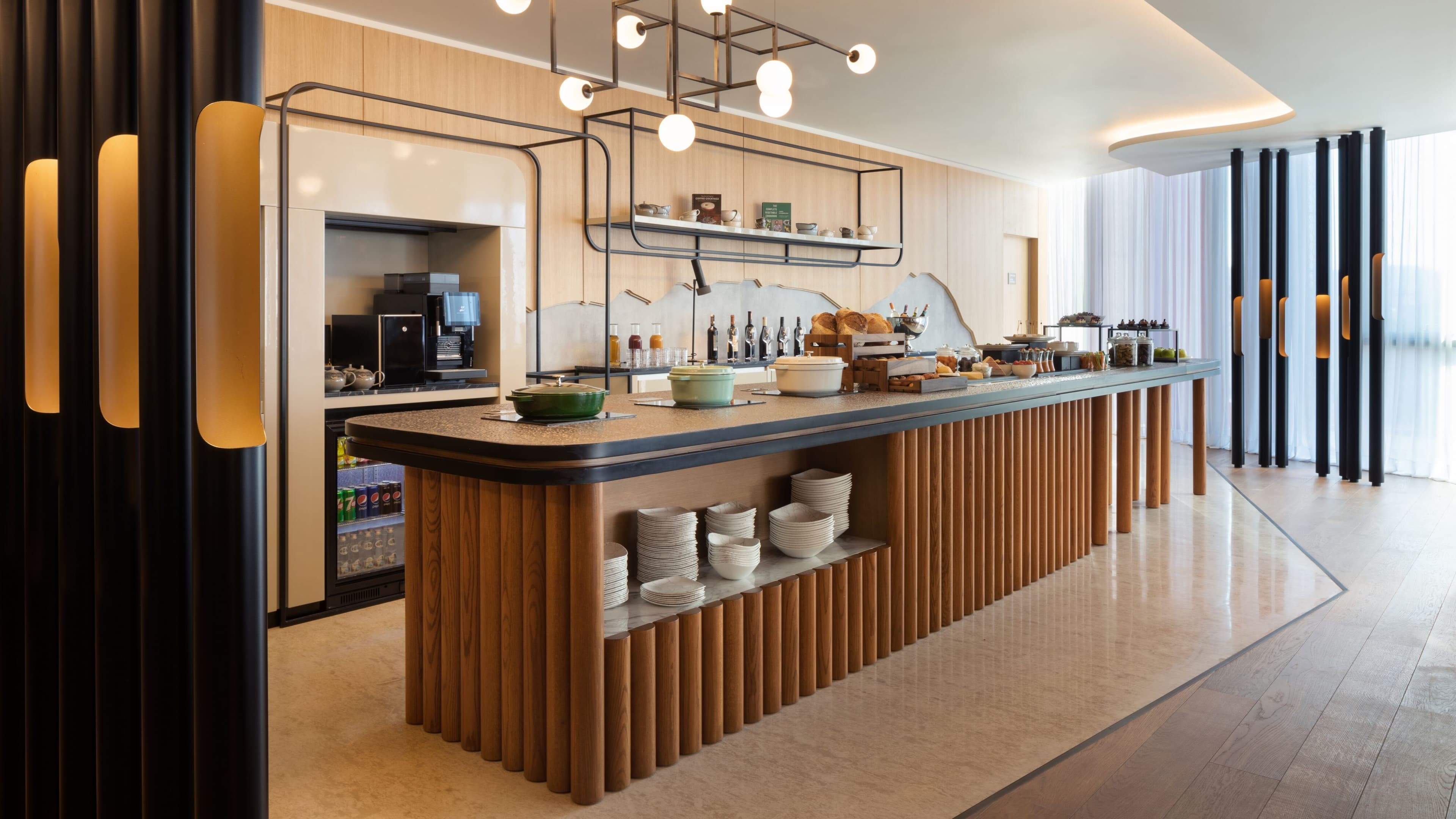 Club Room - Image 6