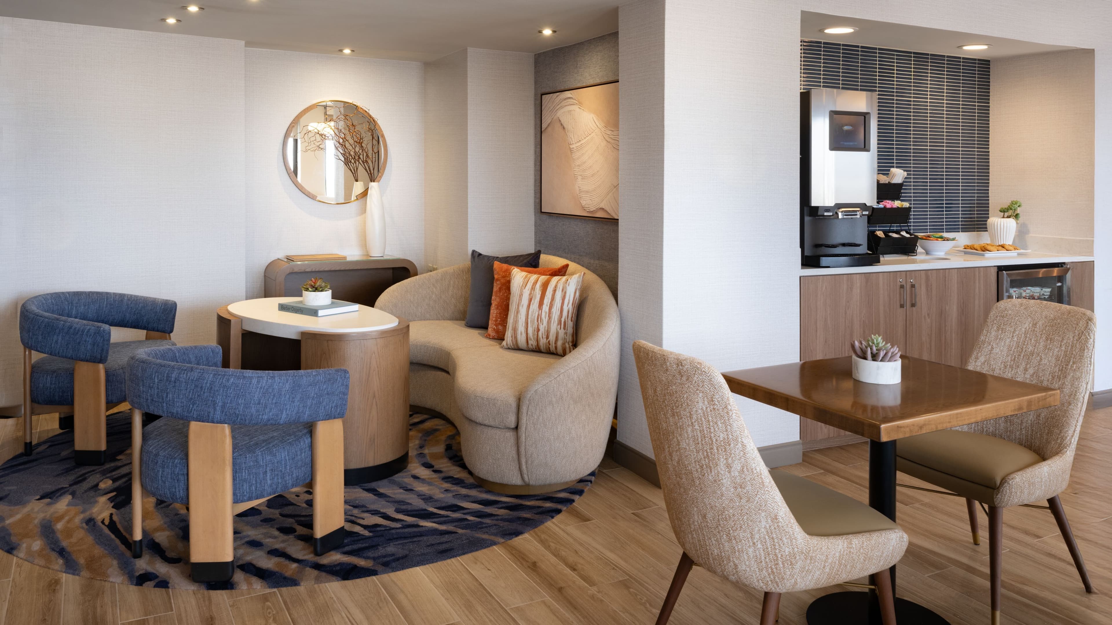 Holiday Inn Express & Suites Tampa Airport — 6