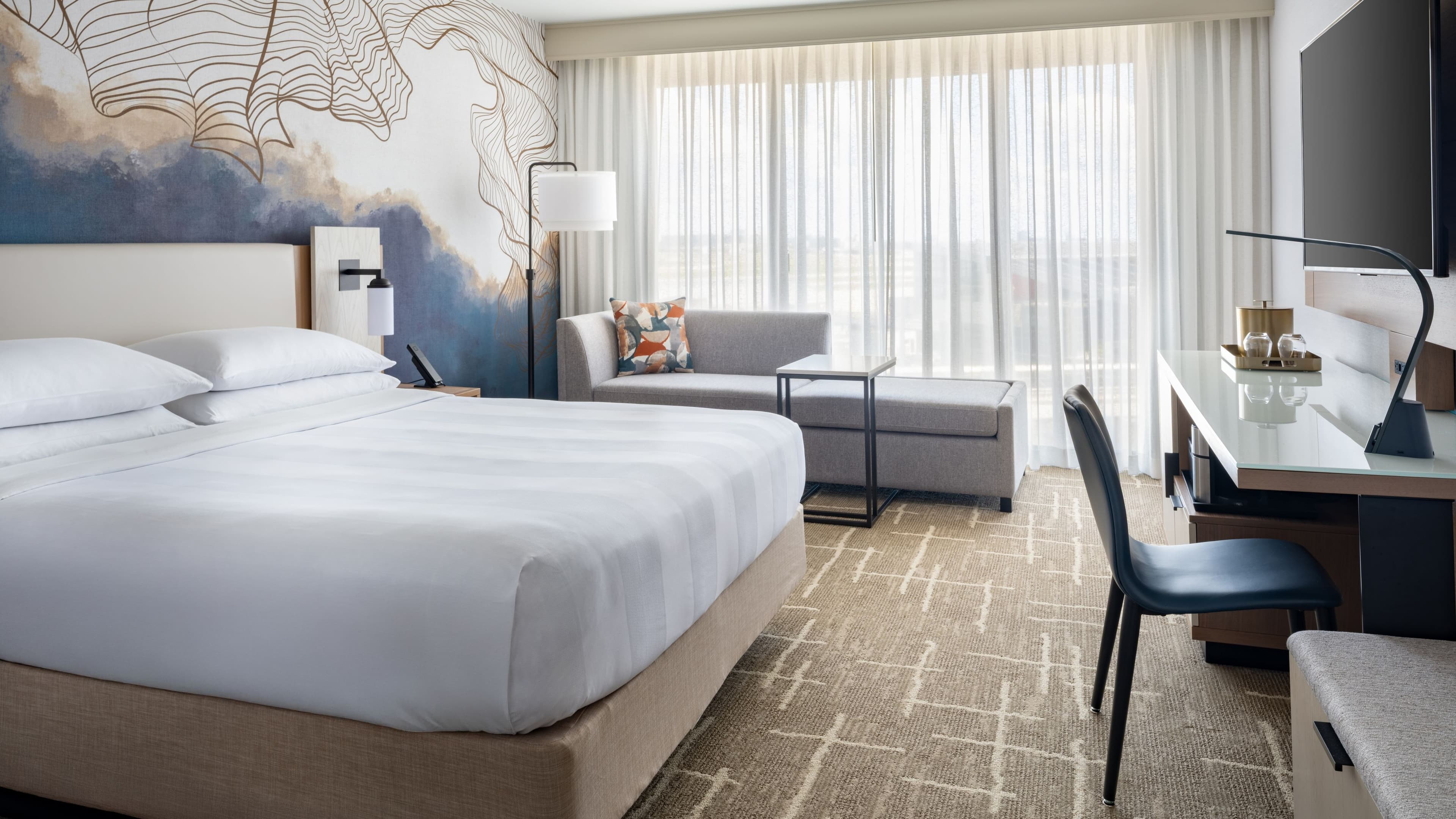 Holiday Inn Express & Suites Tampa Airport — 8