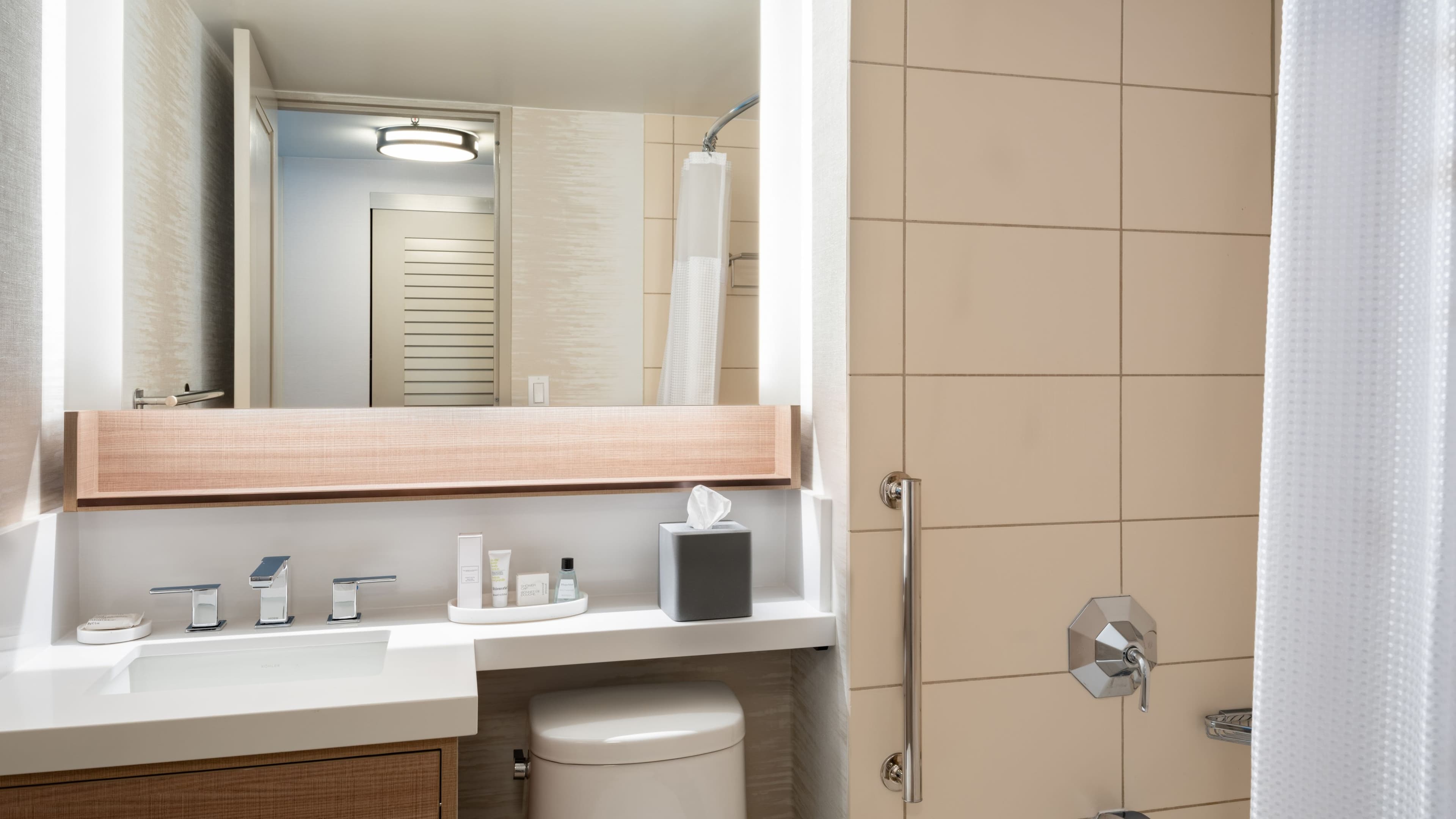 Holiday Inn Express & Suites Tampa Airport — 5