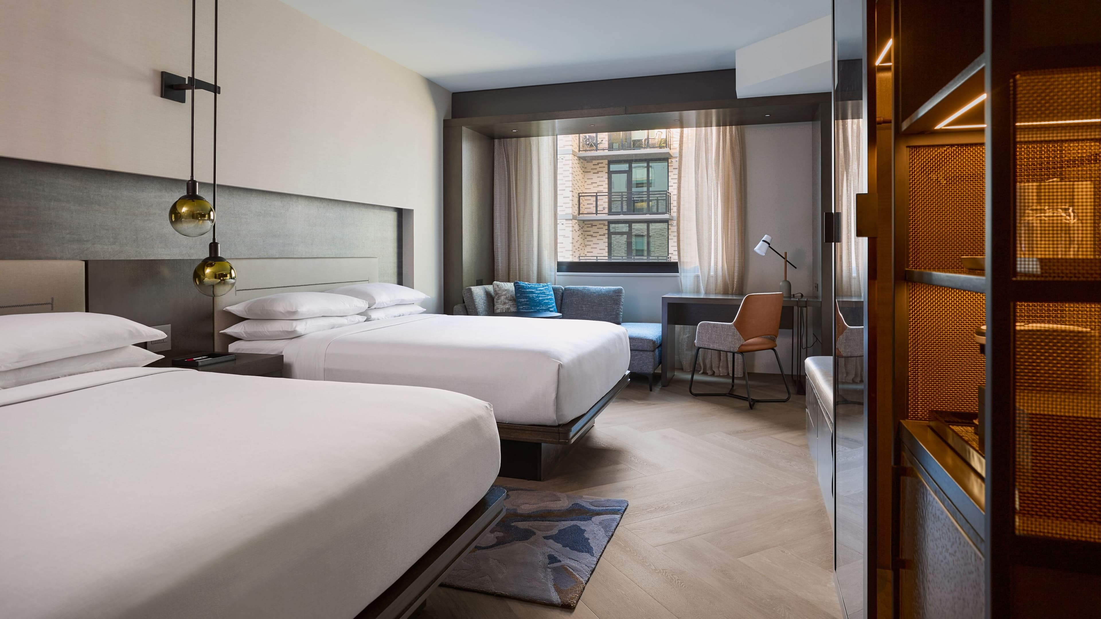2 Queens Club Room - Image 2