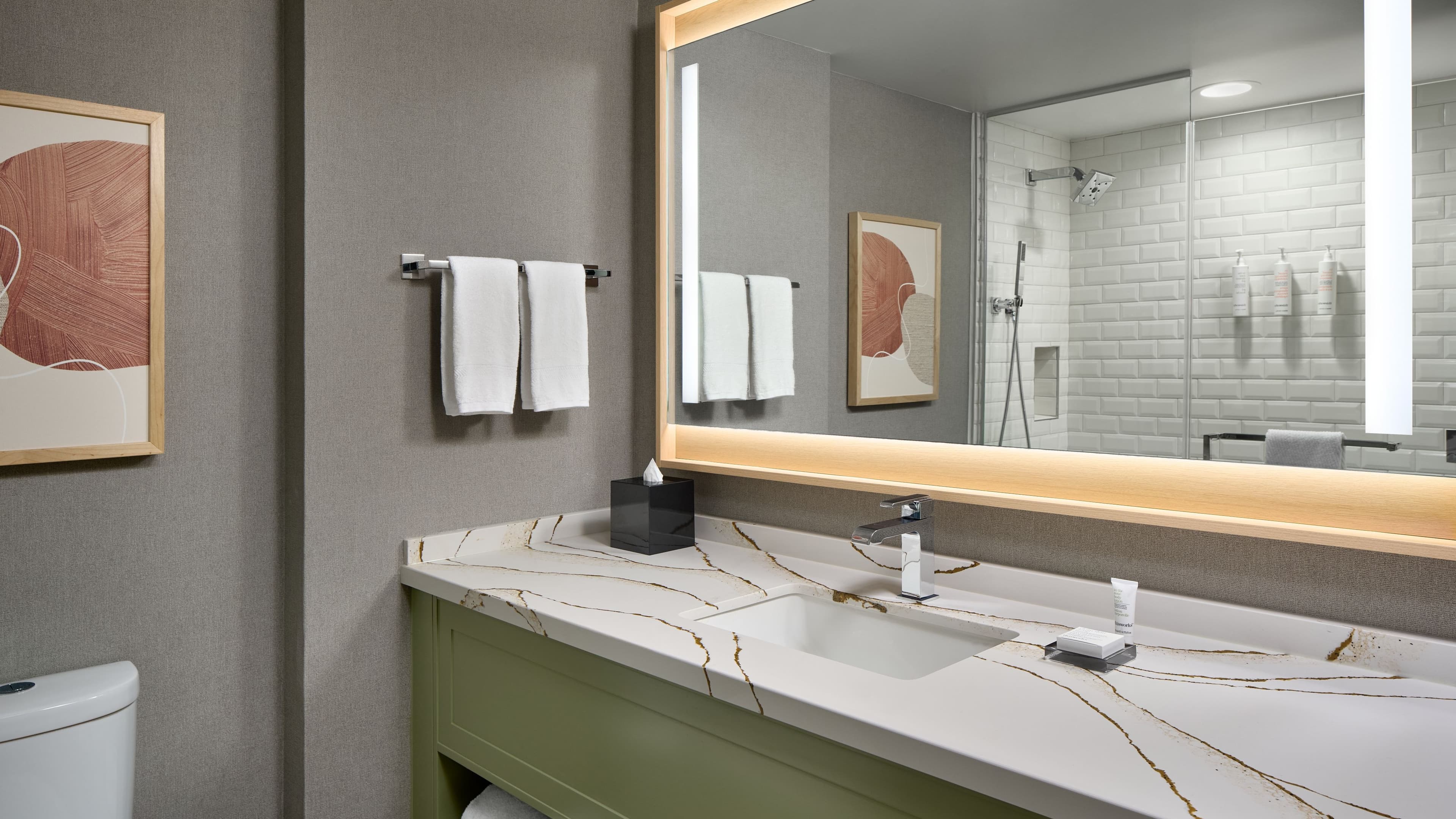 Deluxe Room - Image 5