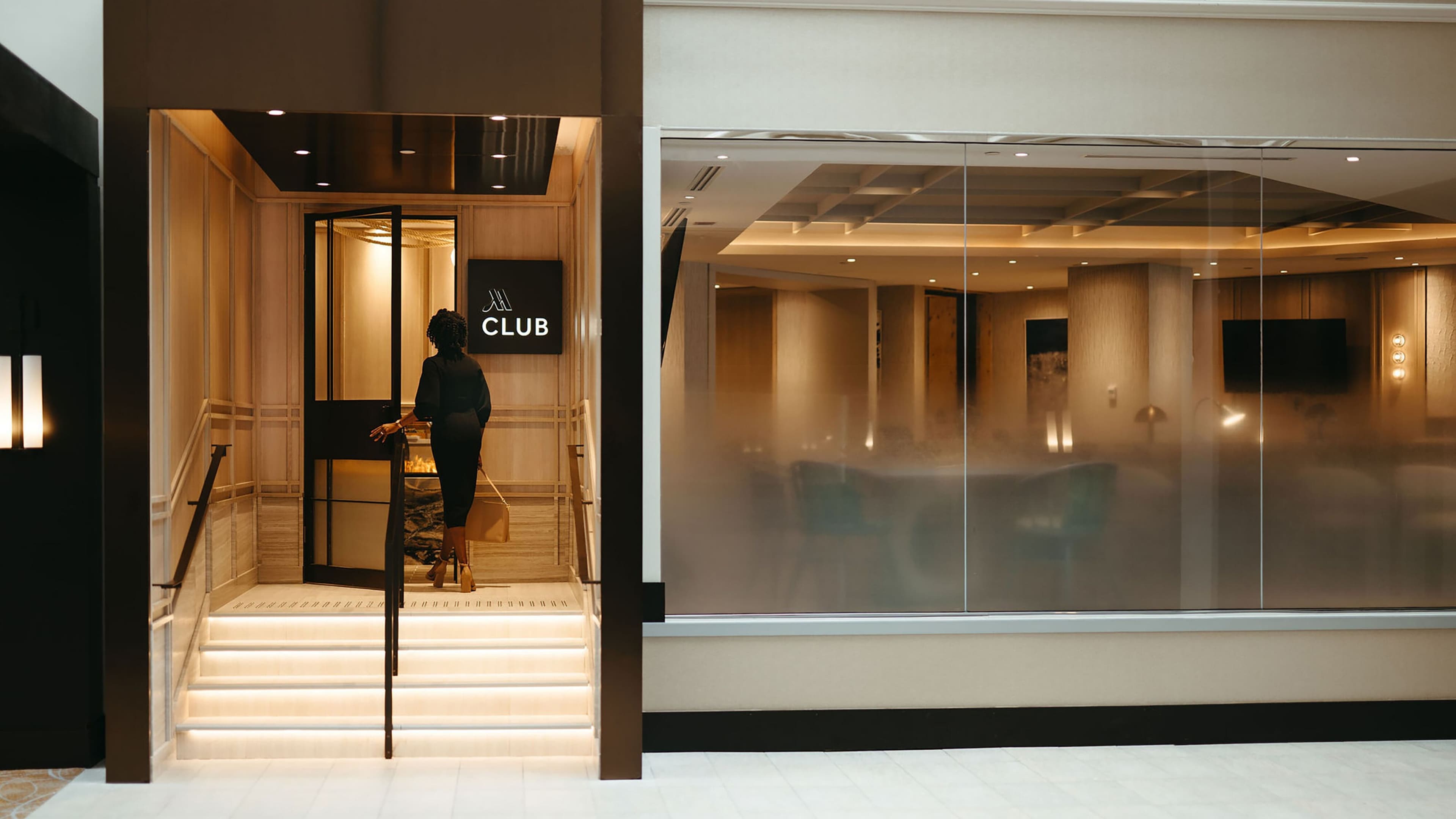M Club lounge access - Image 8