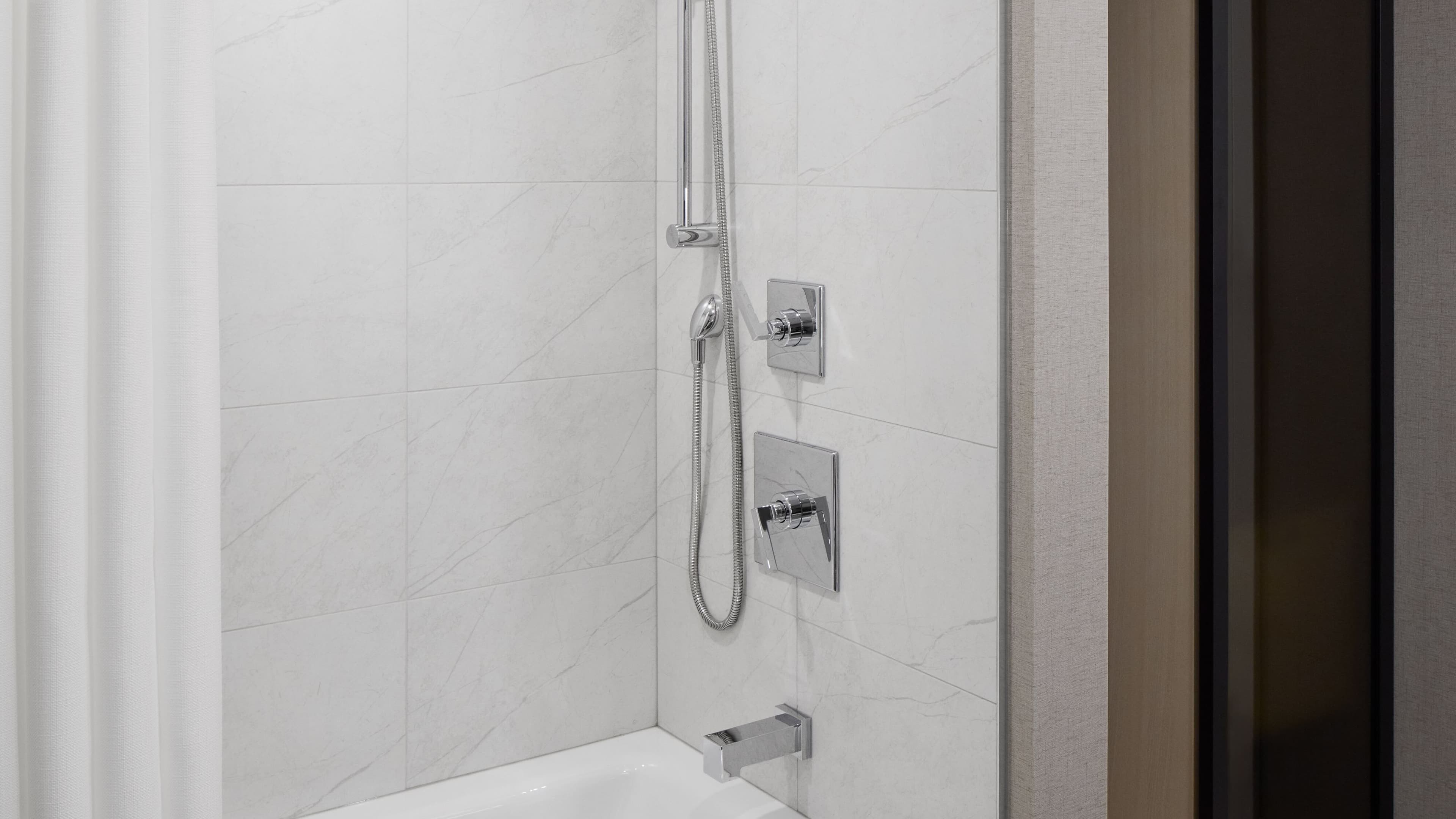 Toronto Airport Marriott Hotel — 14