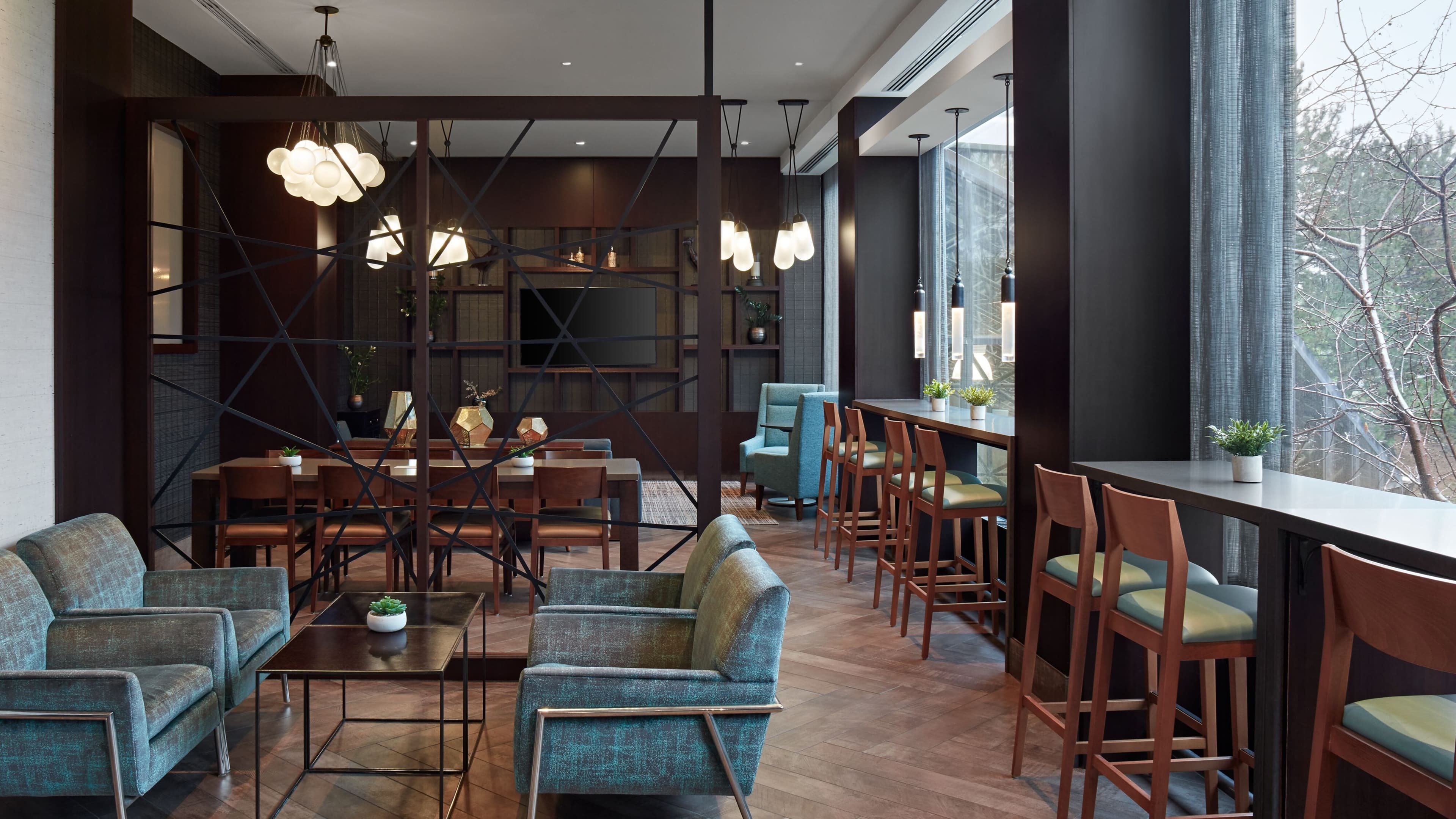 M Club lounge access - Image 7