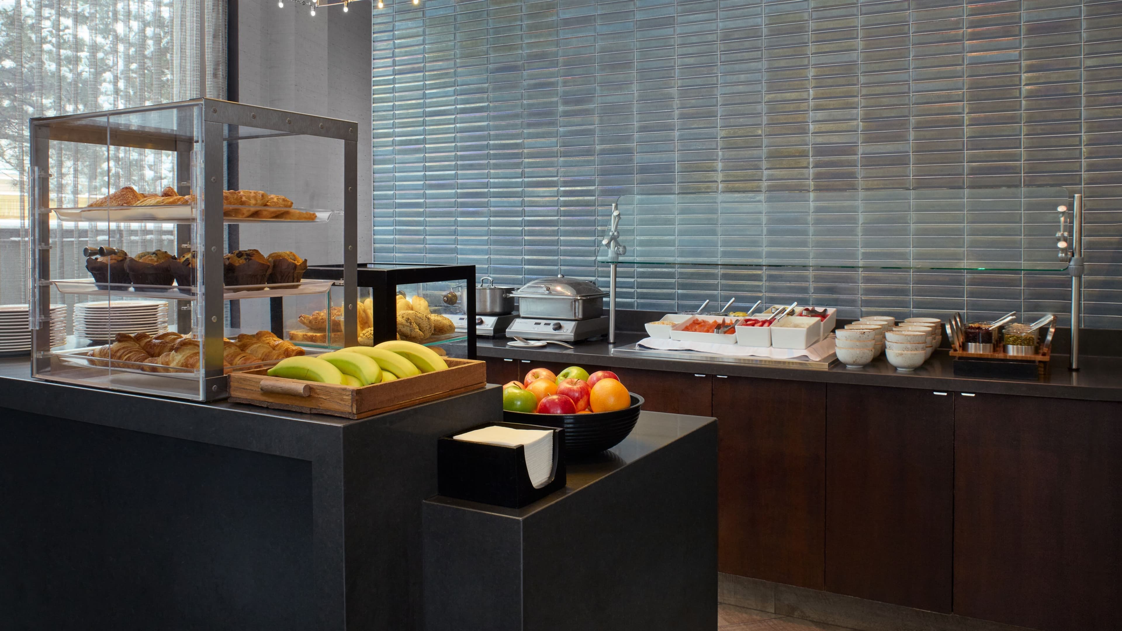 Toronto Airport Marriott Hotel — 16