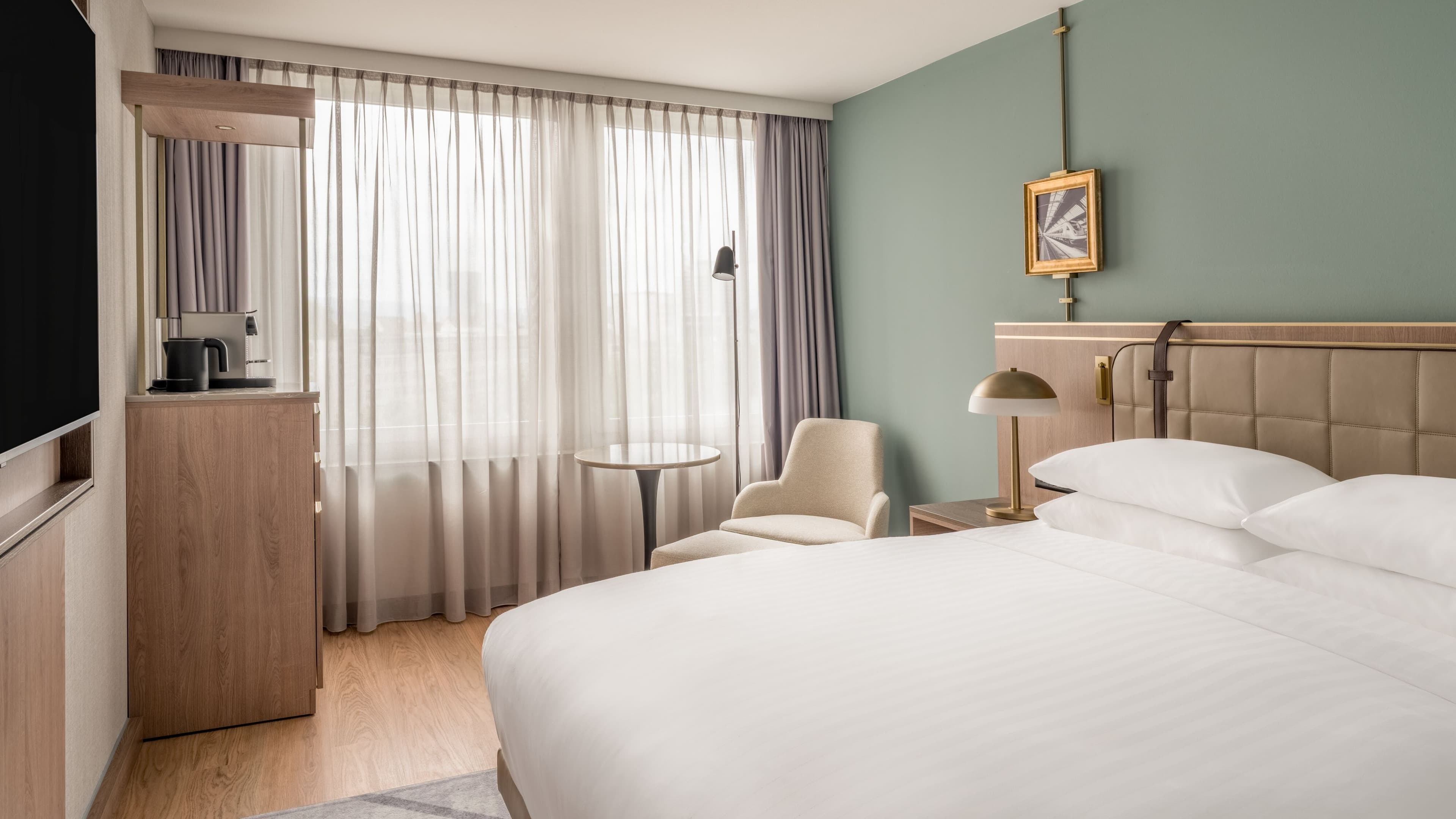 Queen Room - Image 2