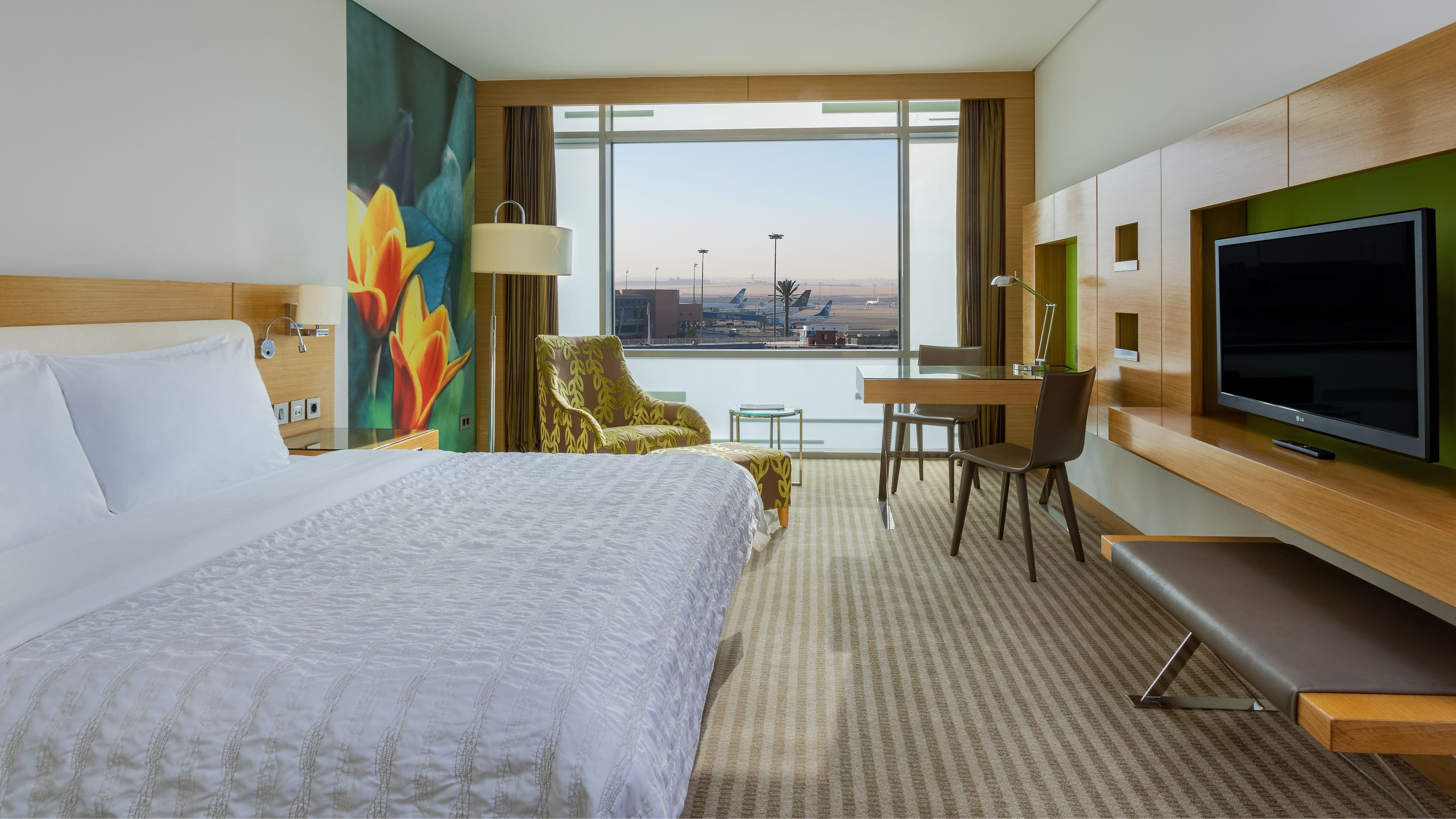 Le Meridien Club Room - Image 3