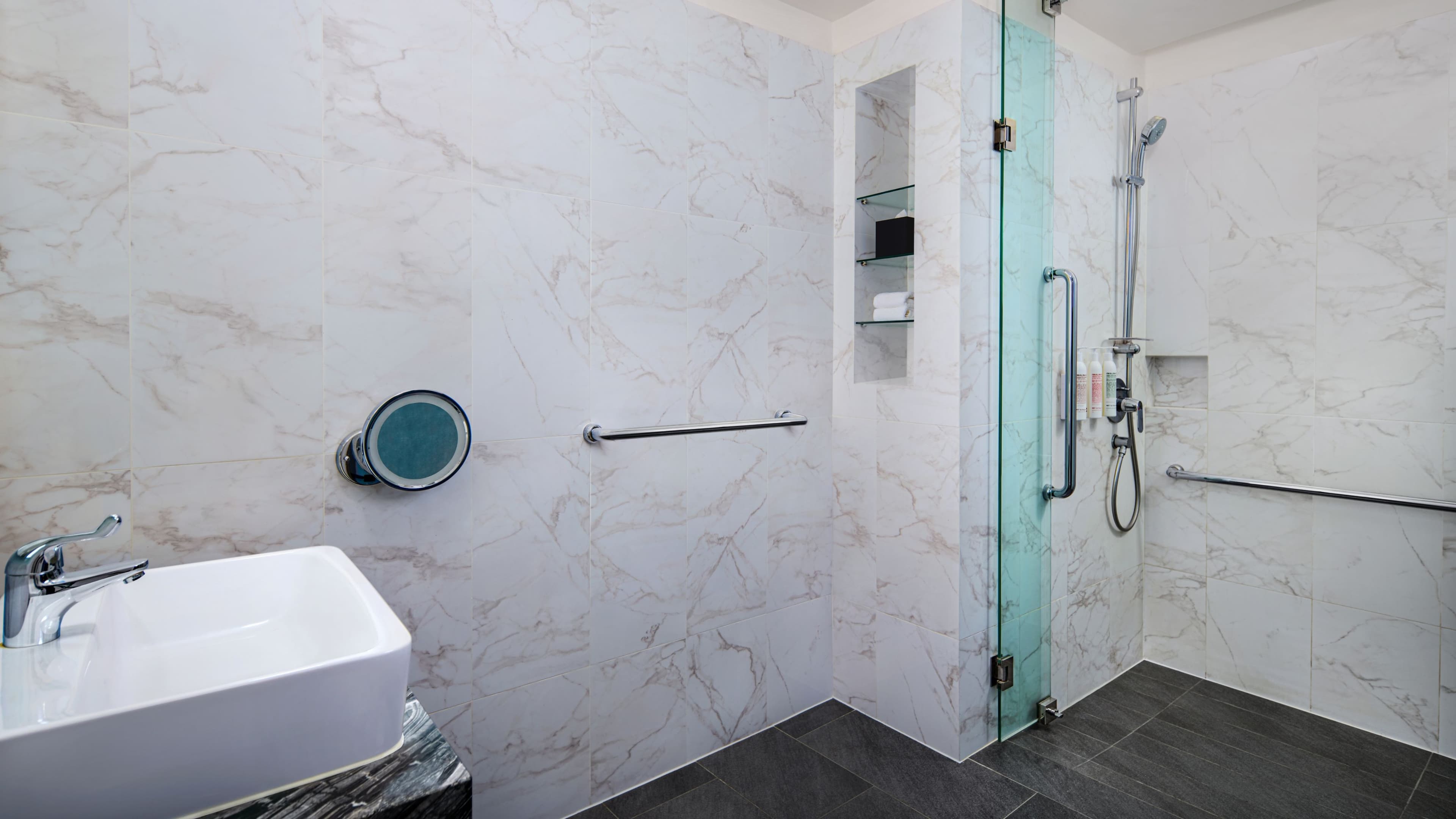 Larger Guest room - Image 7