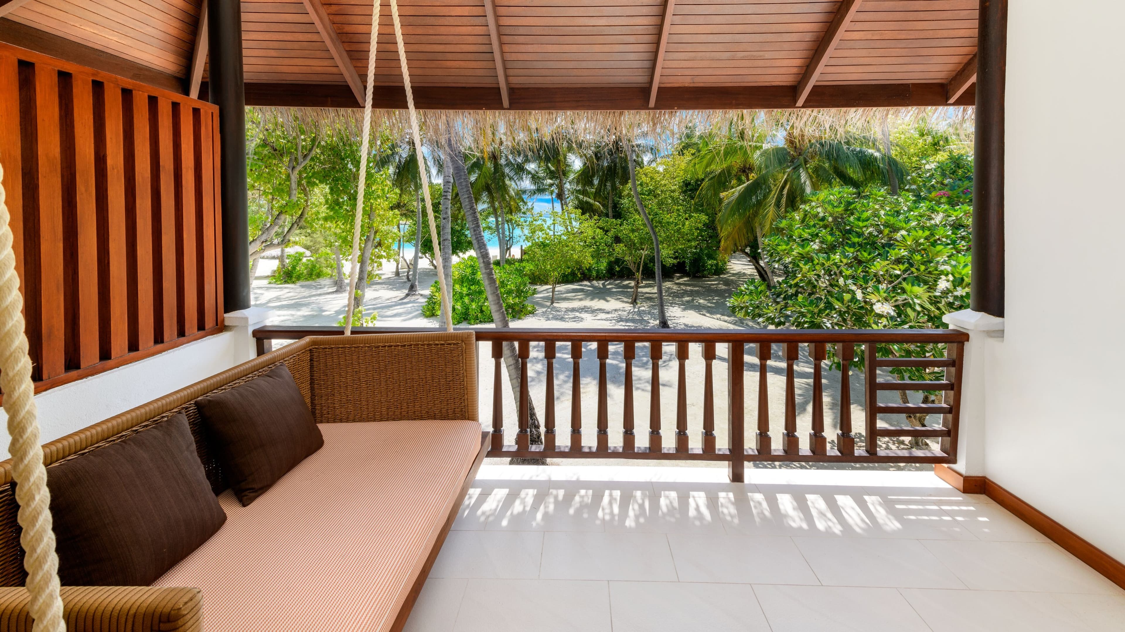 Sheraton Maldives Full Moon Resort & Spa — 37