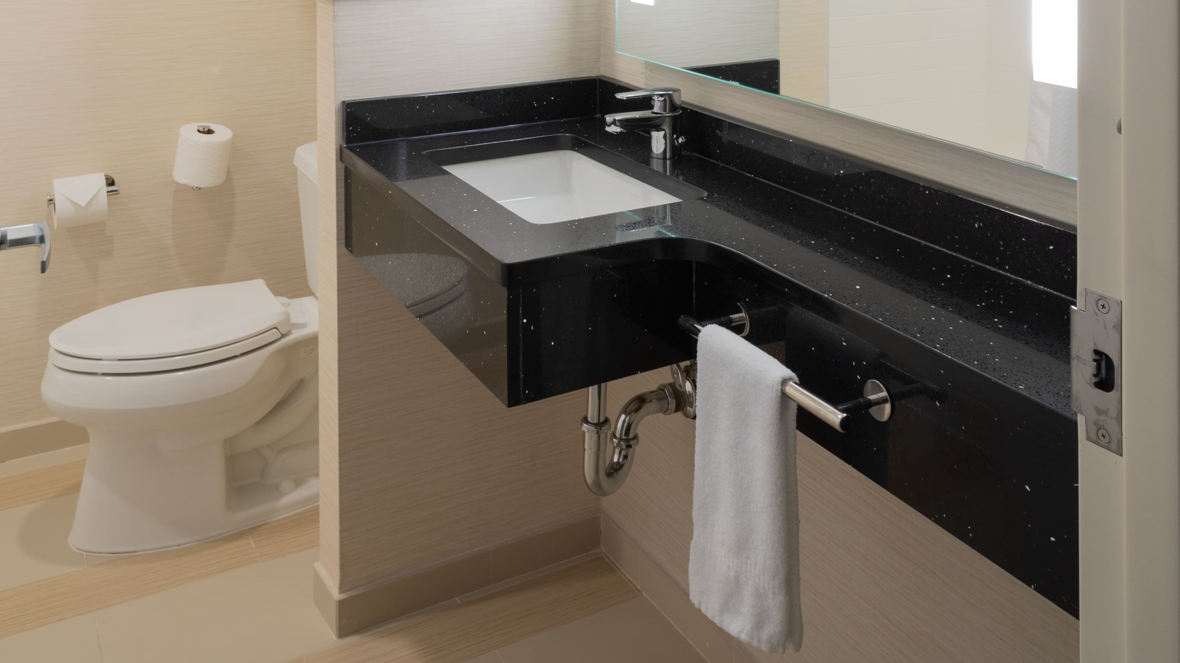 Fairfield Inn & Suites New York Queens/Fresh Meadows - Image 3