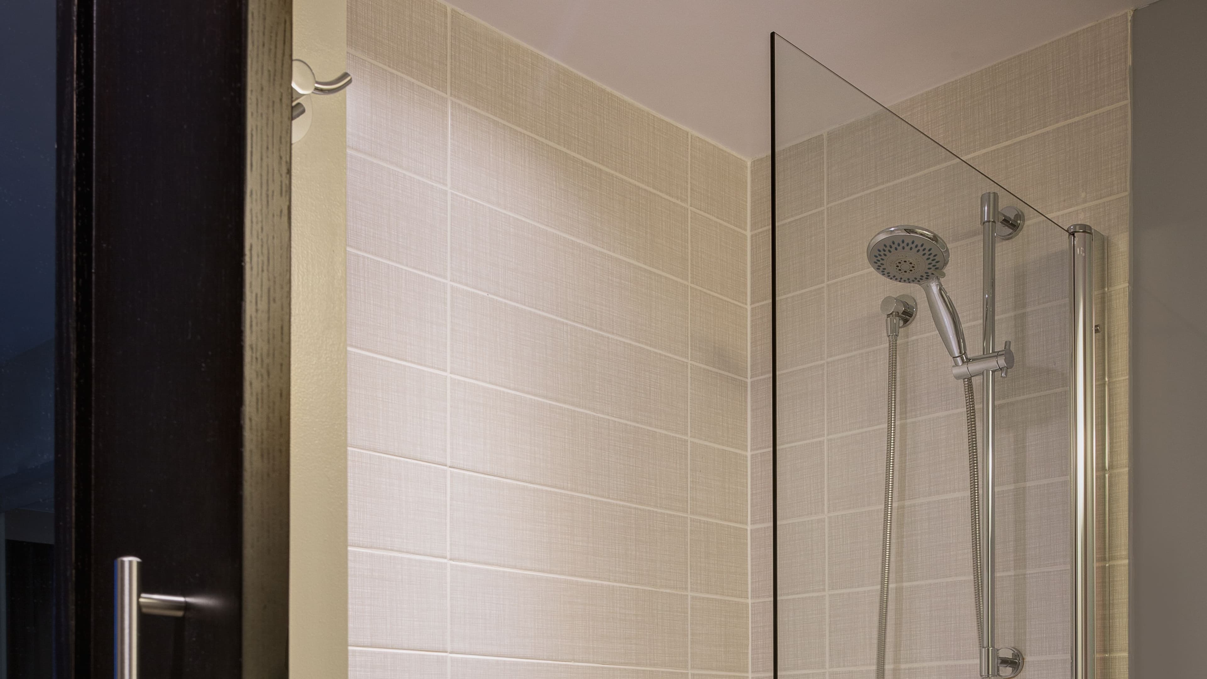 Standard Double Room - Image 11