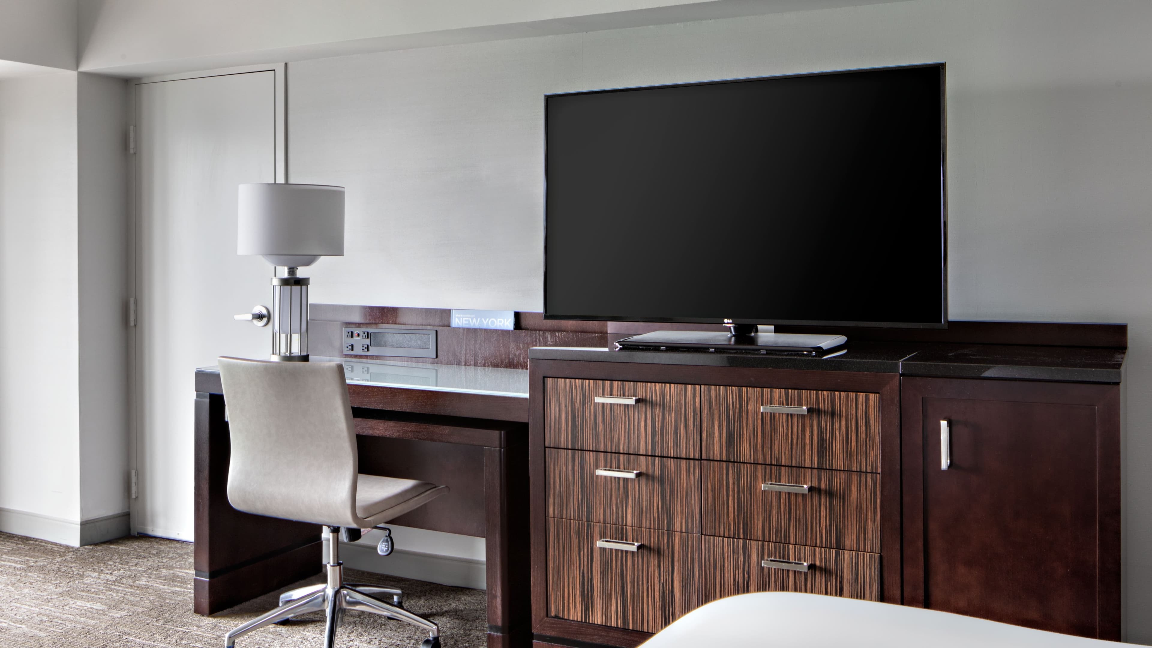 New York Marriott Marquis - Image 5