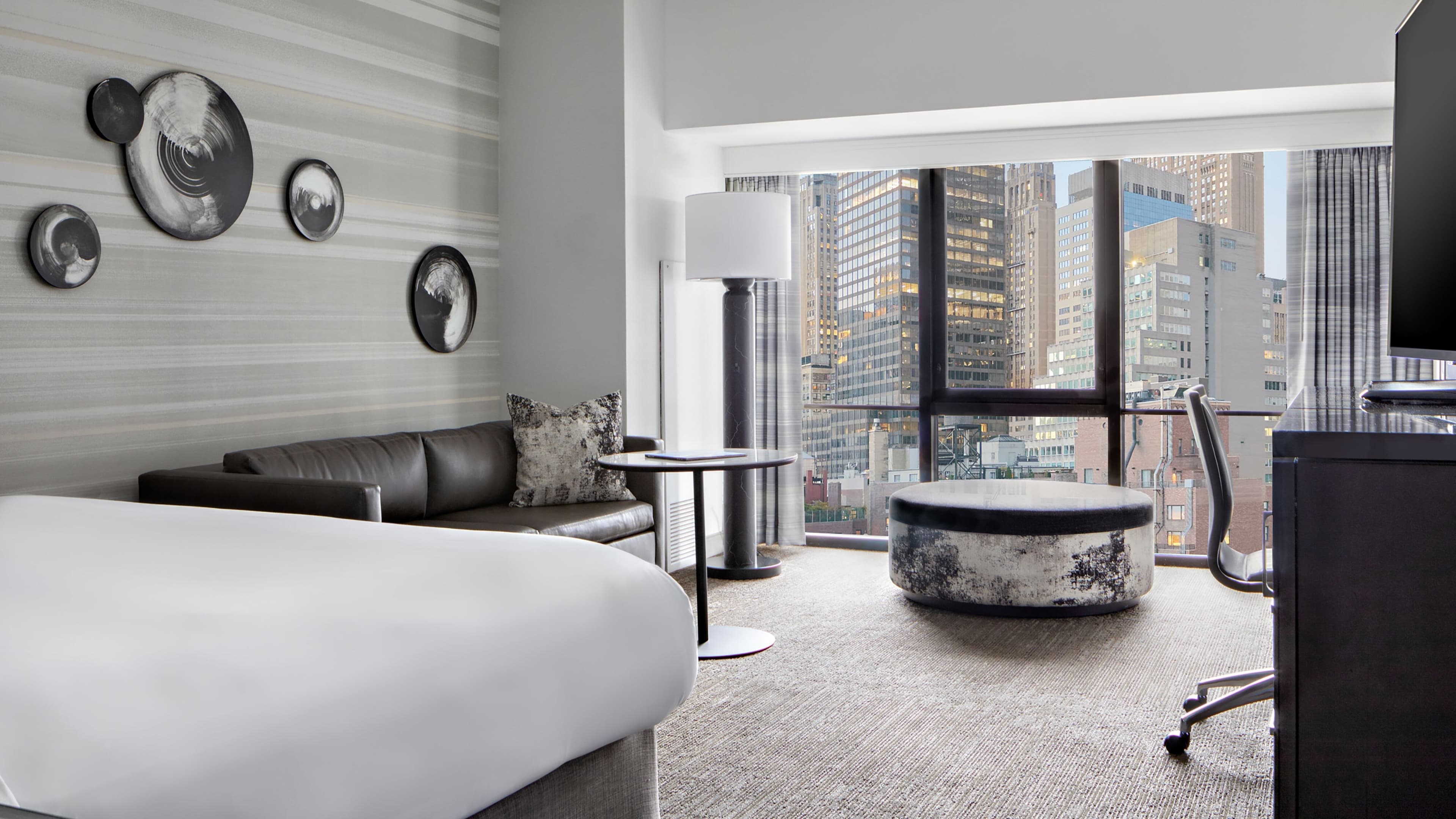 New York Marriott Marquis - Image 3