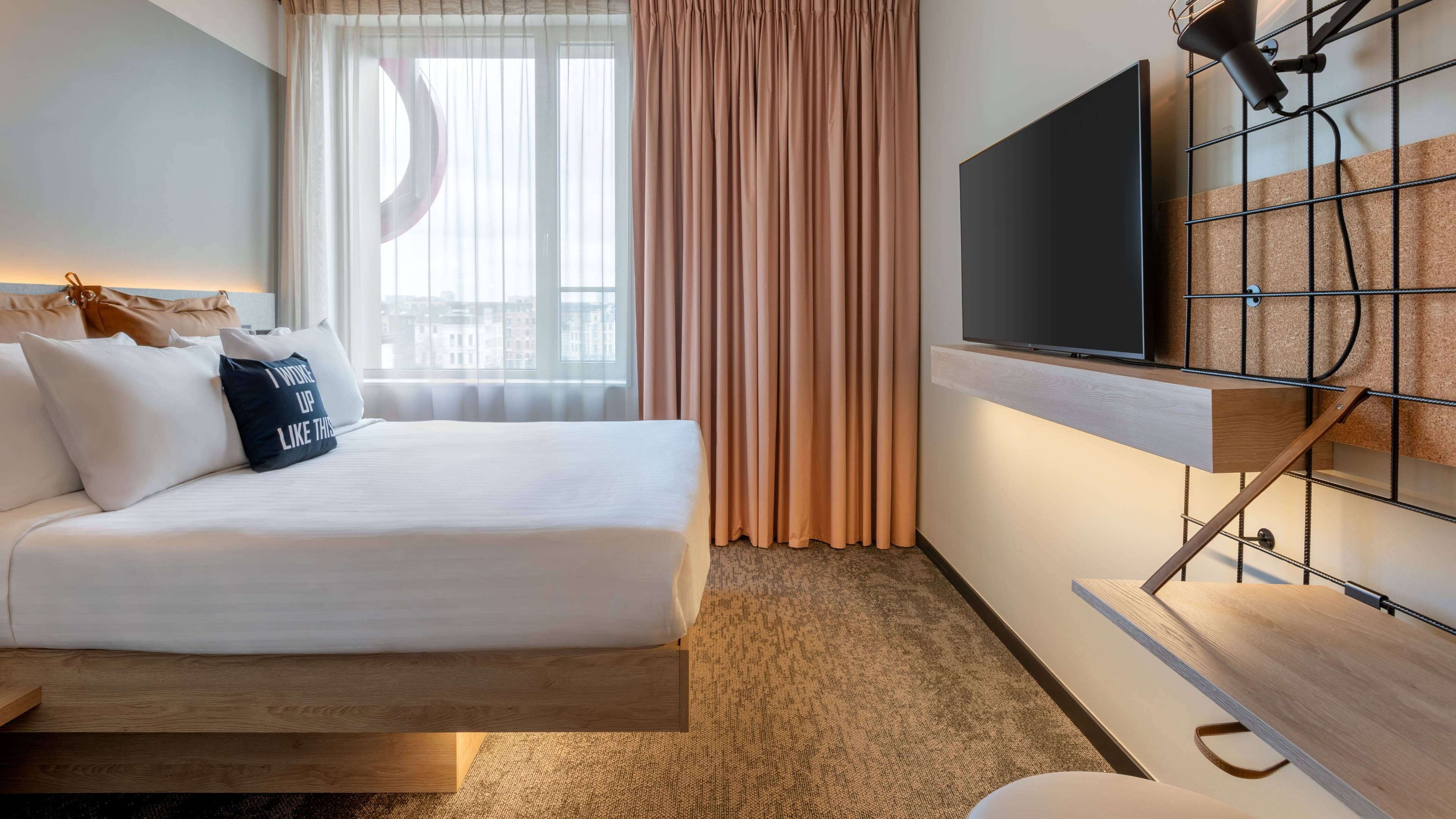 Moxy Sleeper Queen - Image 1