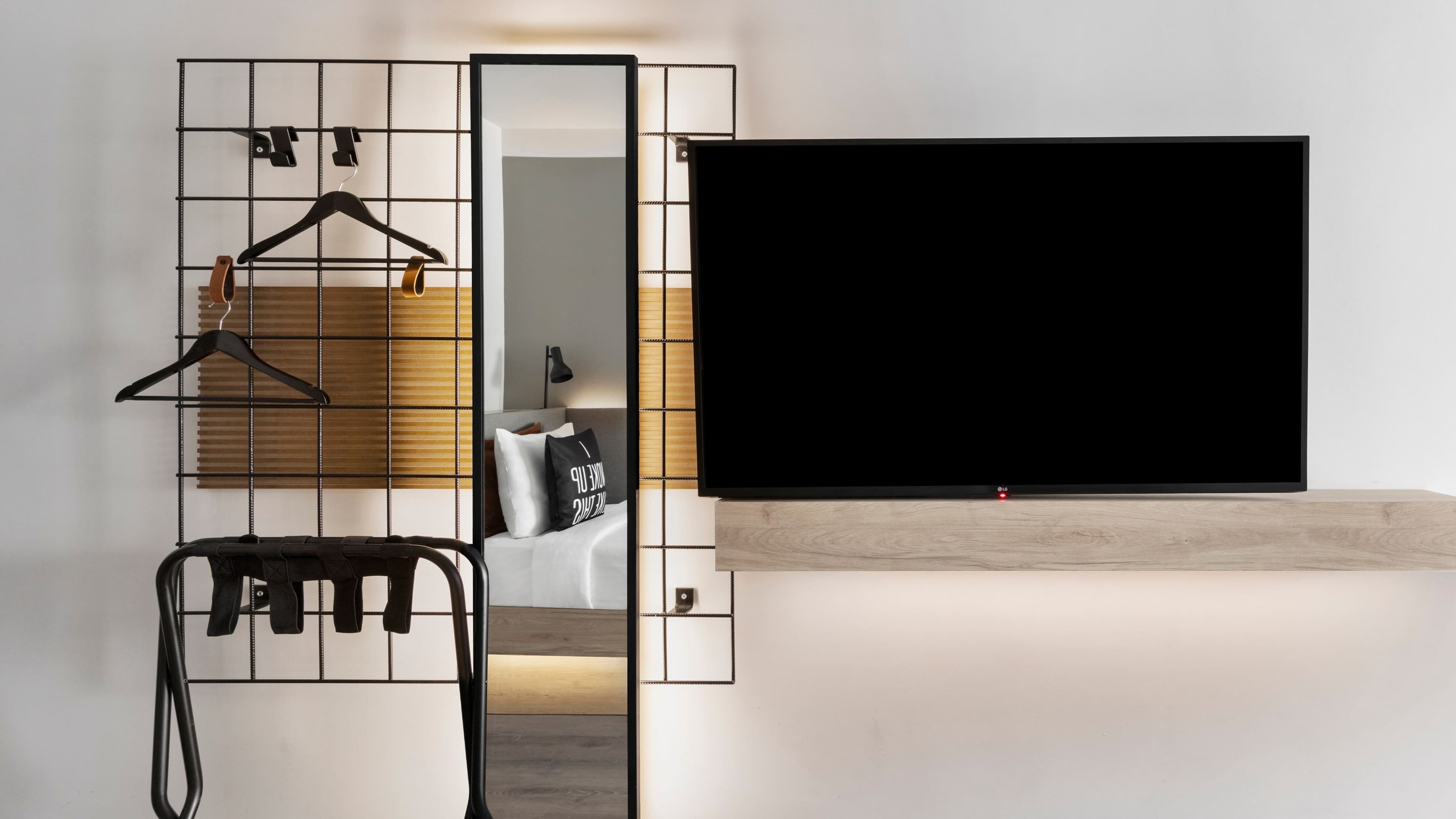 Moxy Barcelona — 3