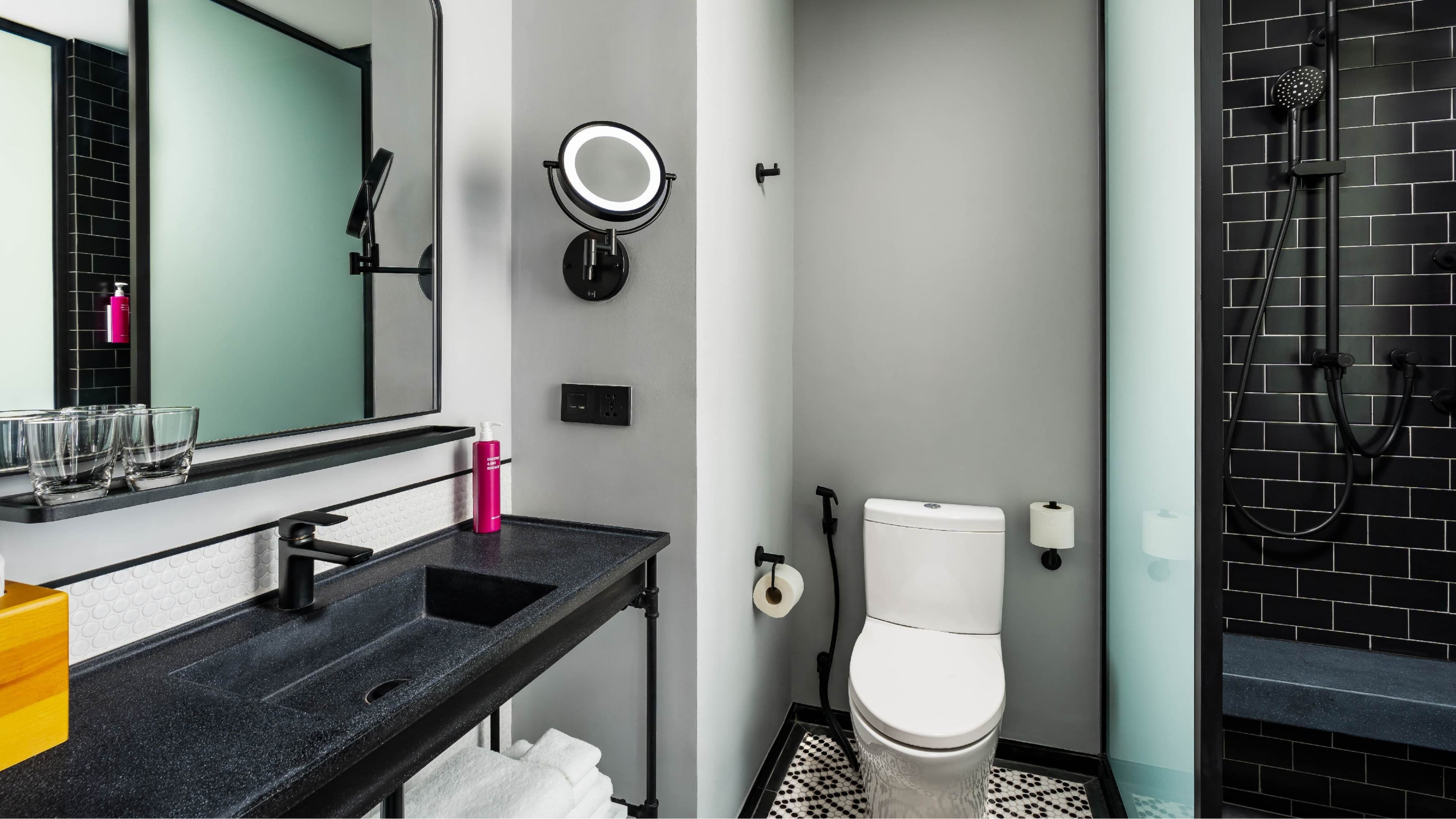 Moxy Bangkok Ratchaprasong - Image 4