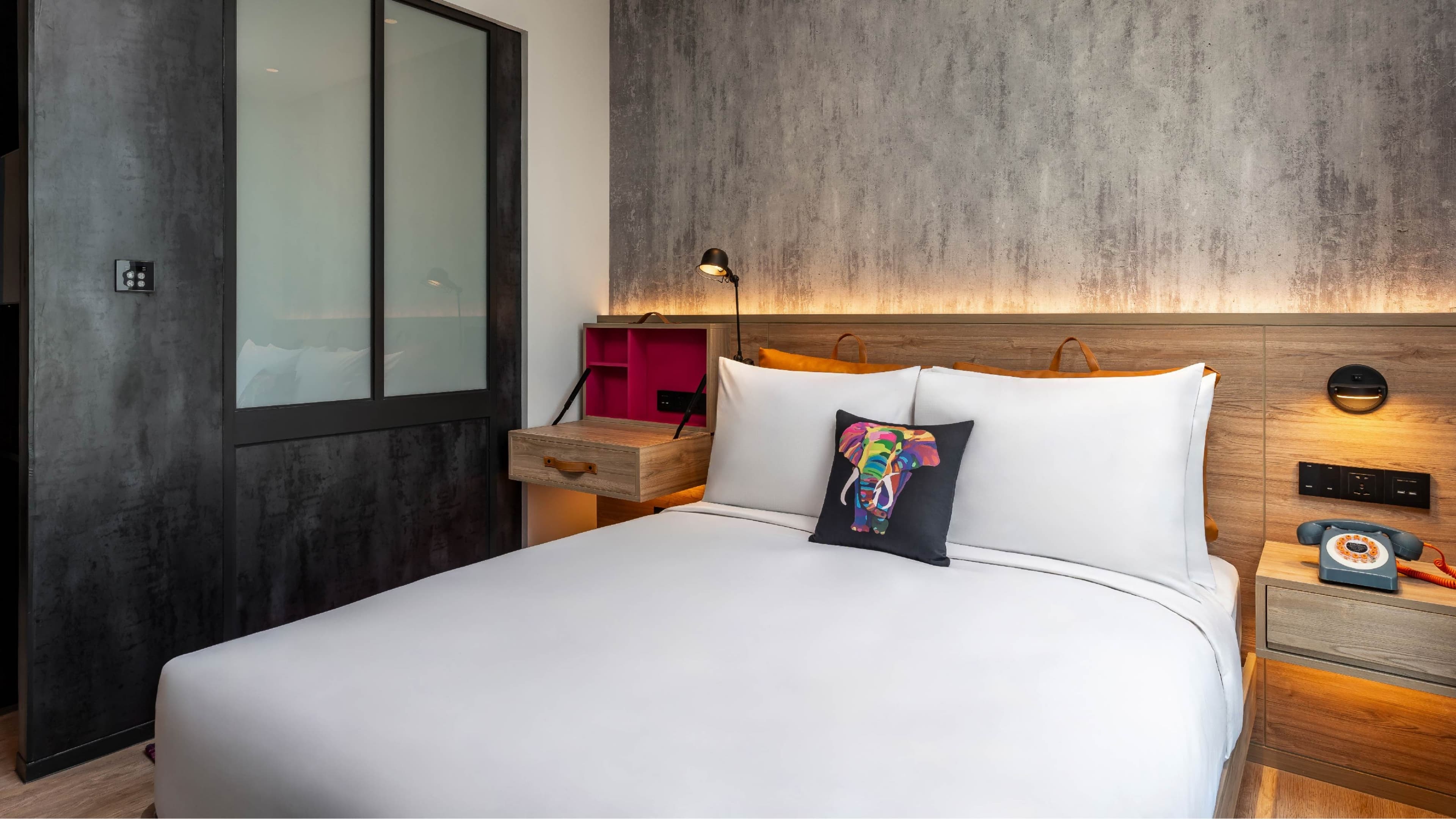 Moxy Queen - Image 3