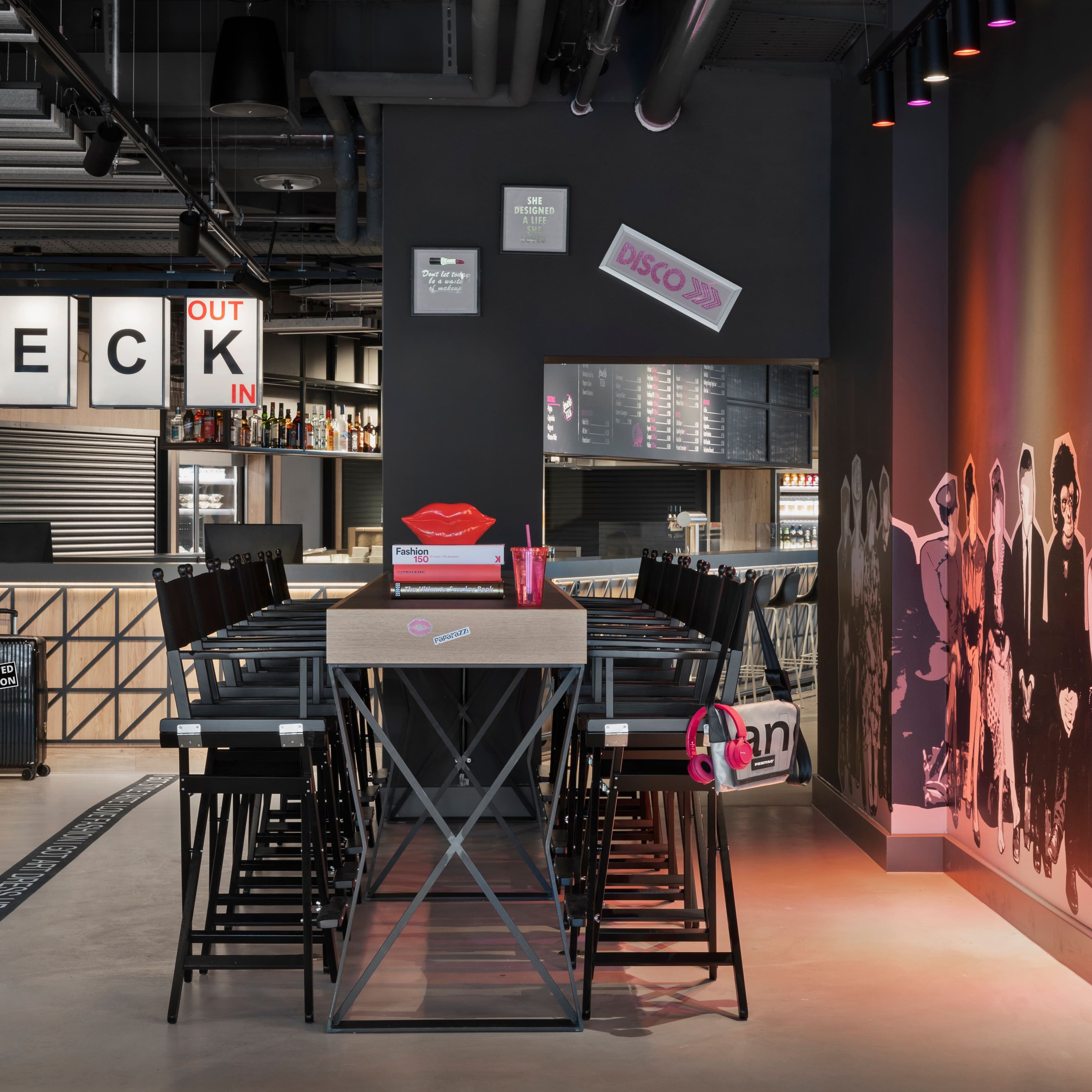 Moxy Duesseldorf City - Image 1