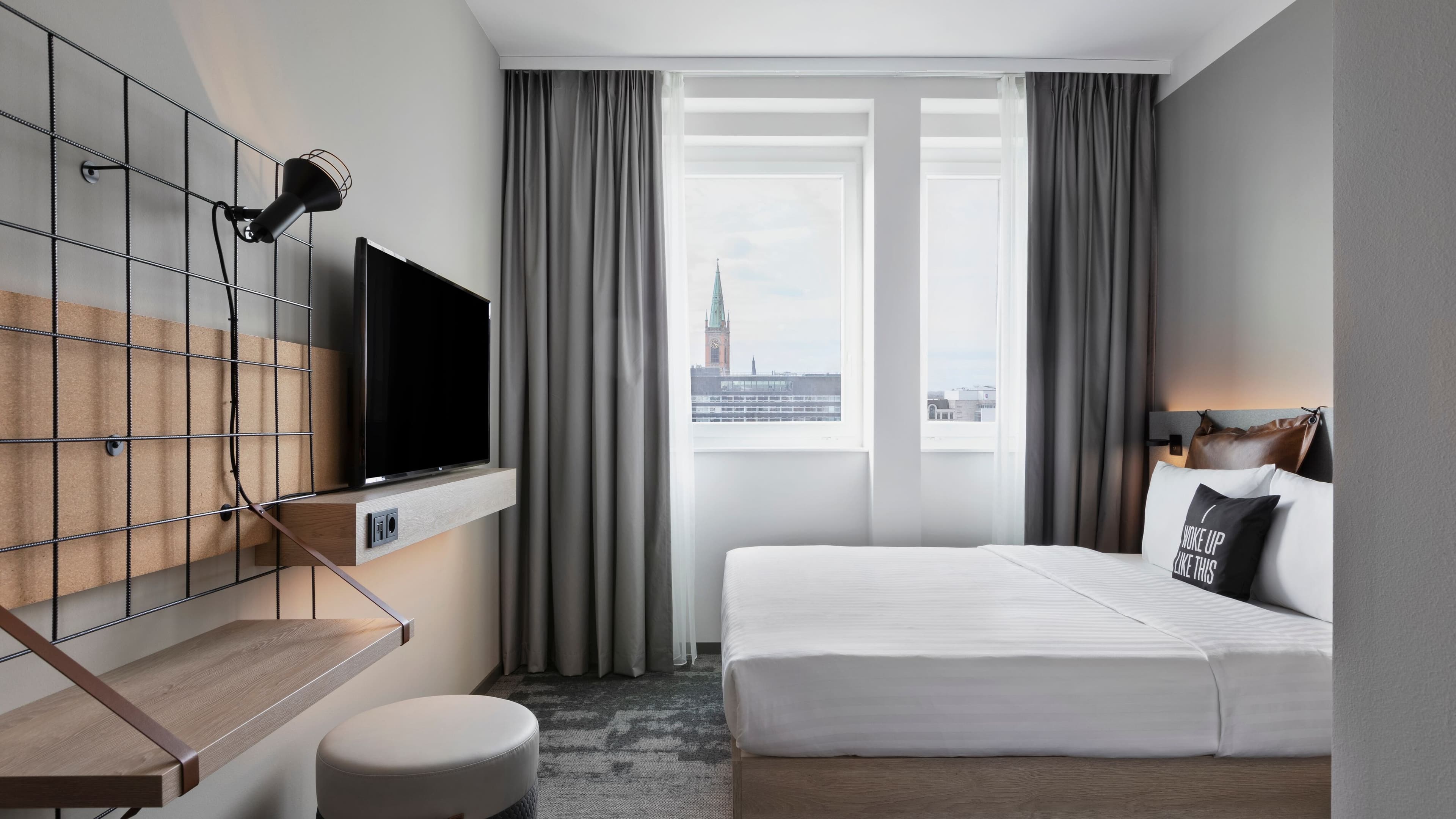 Moxy Duesseldorf City - Image 2