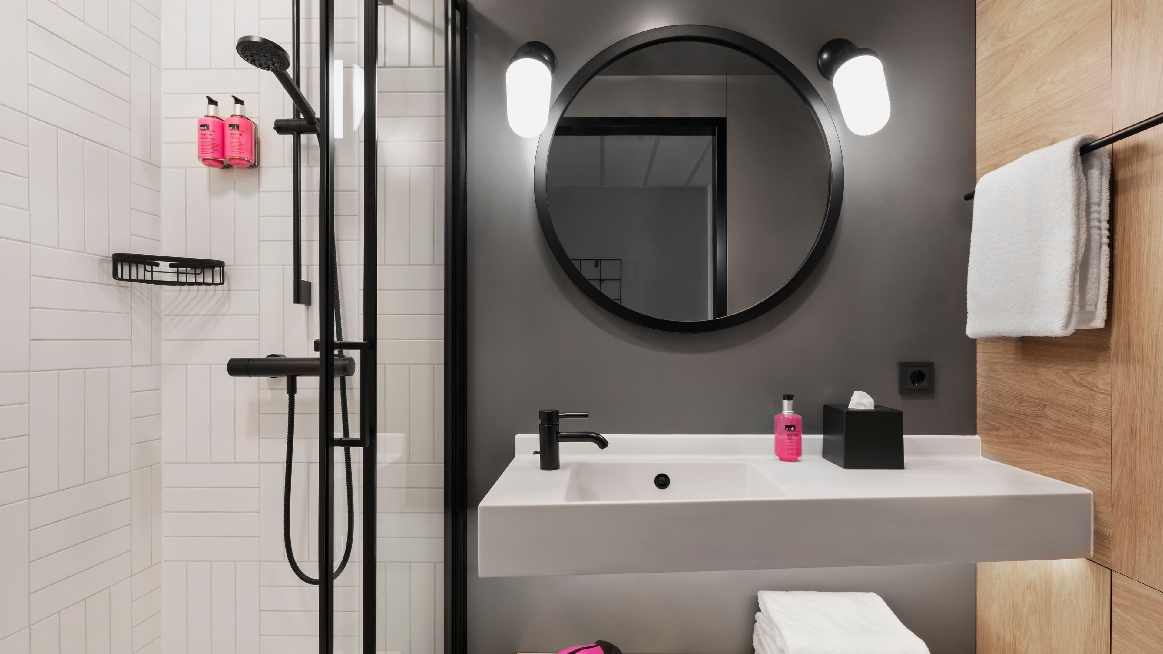 Moxy Duesseldorf City — 7