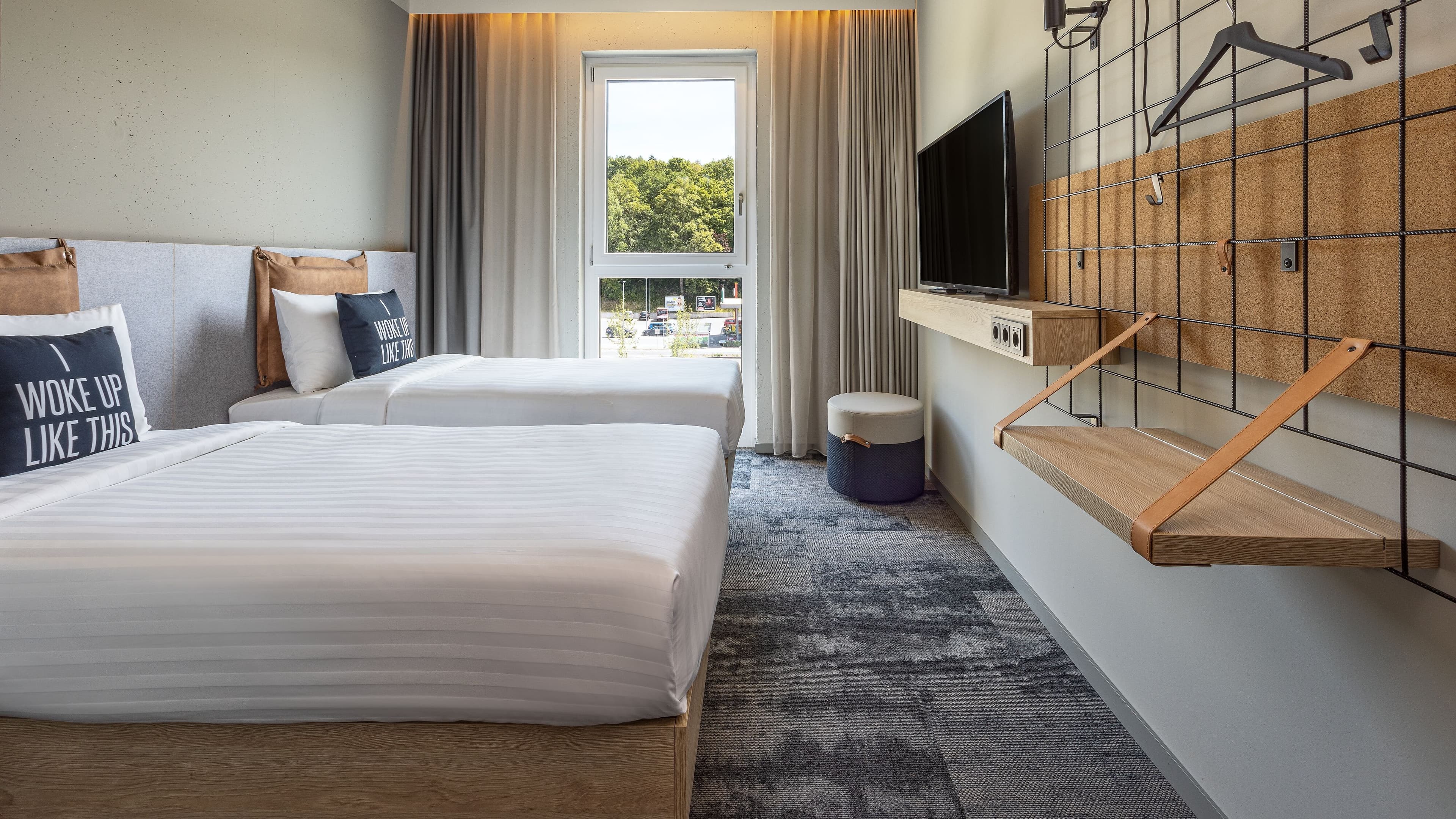 Moxy Simmern - Image 5