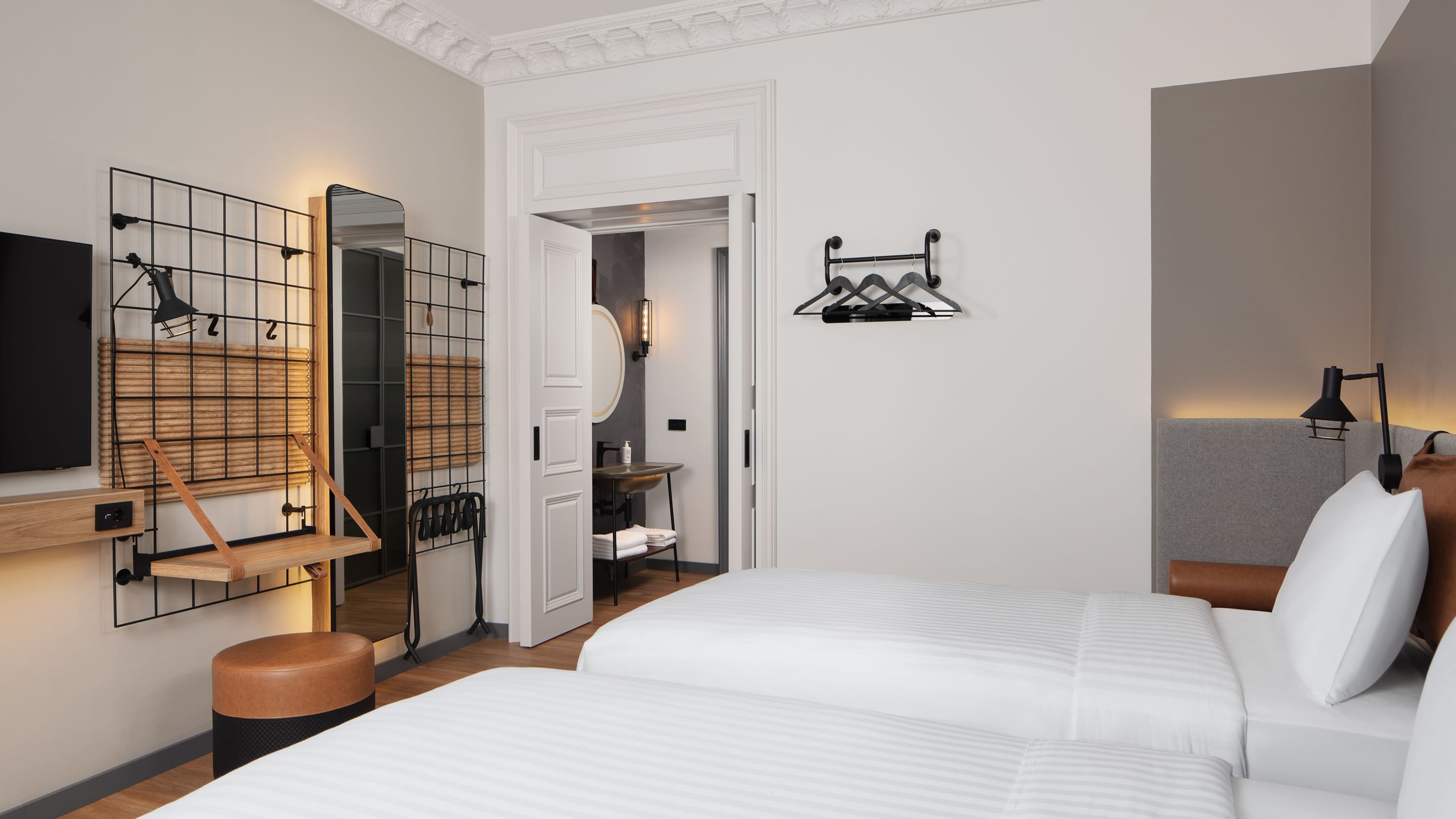 Moxy Istanbul Beyoglu — 10