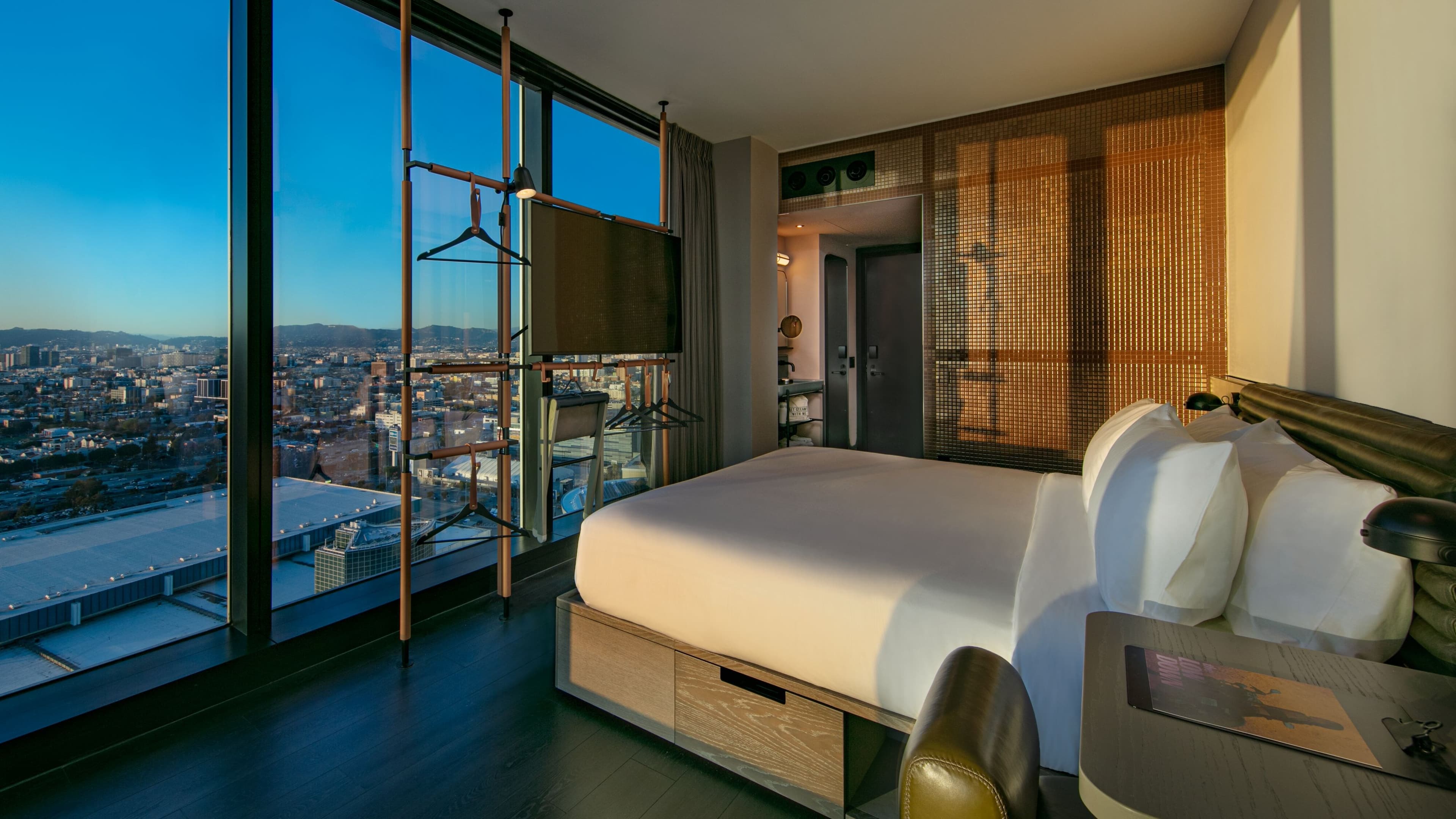 Corner King View Room - Image 2